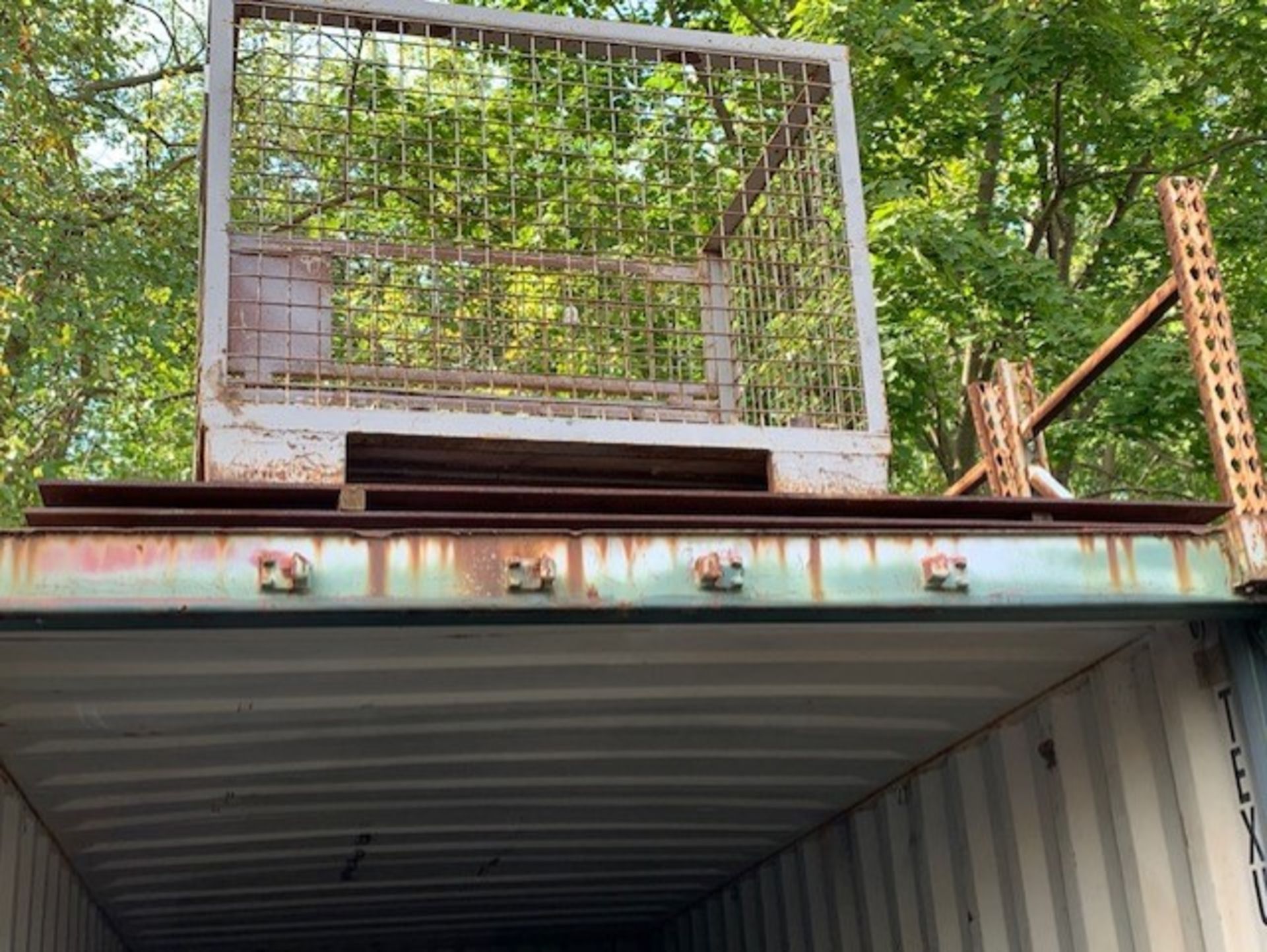 STEEL PLATES ON GROUND AND ABOVE CONTAINERS (LOTS 1422 AND 1431) - Image 5 of 5