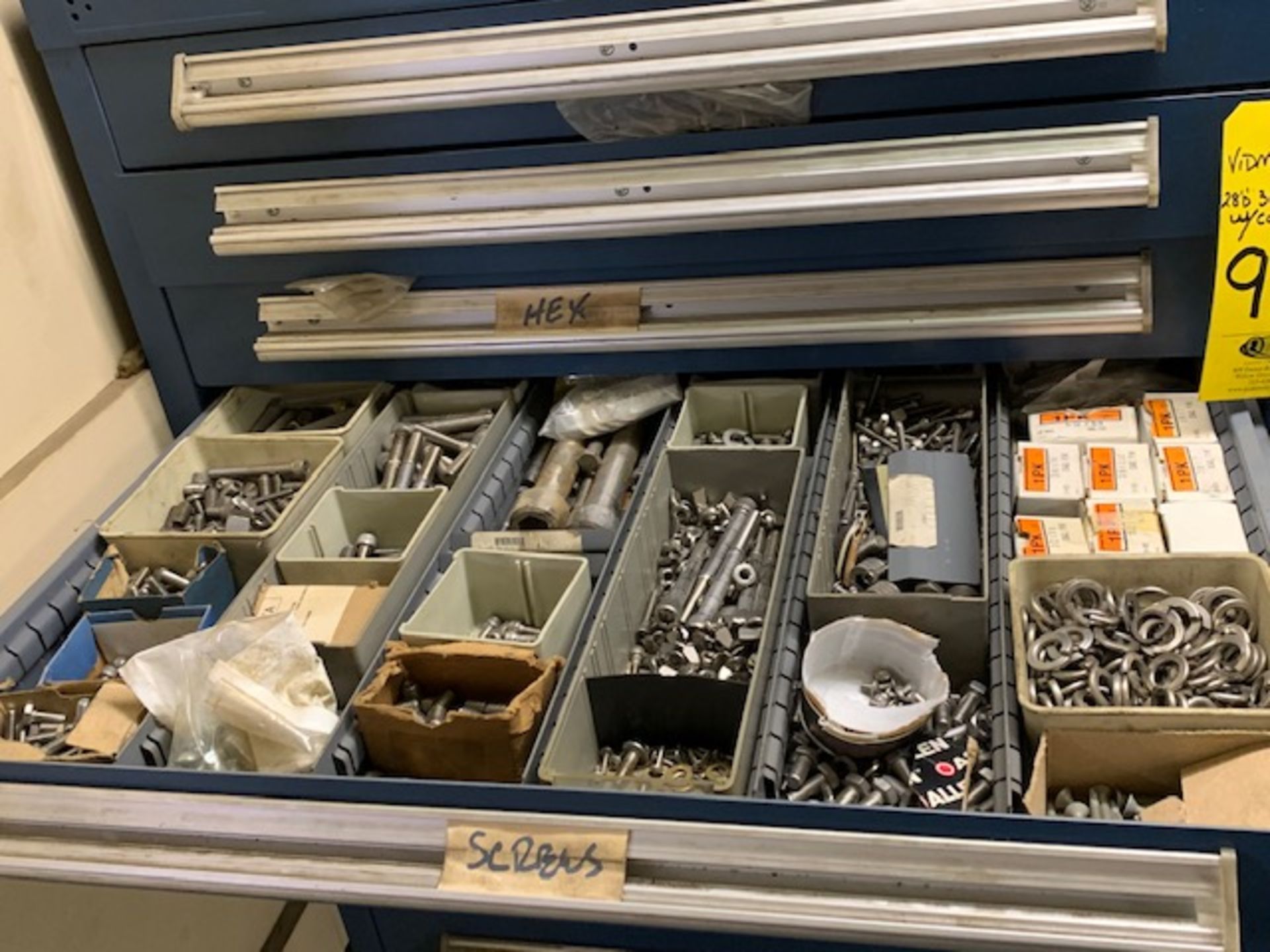 VIDMAR 15-DRAWER CABINET WITH PRESS DIE SPRINGS AND ASSORTED HARDWARE CONTENTS - Image 4 of 15