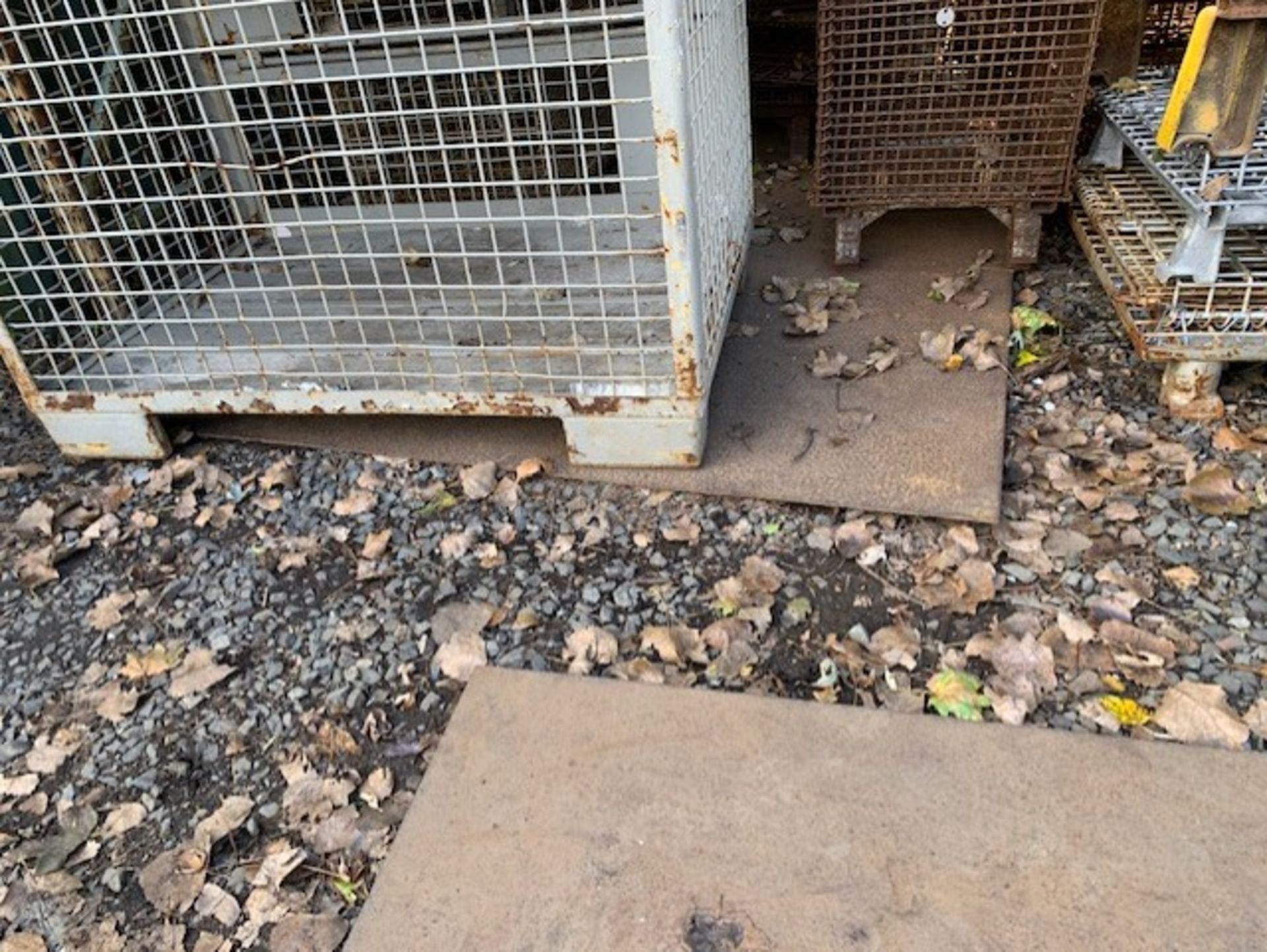 STEEL PLATES ON GROUND AND ABOVE CONTAINERS (LOTS 1422 AND 1431) - Image 3 of 5