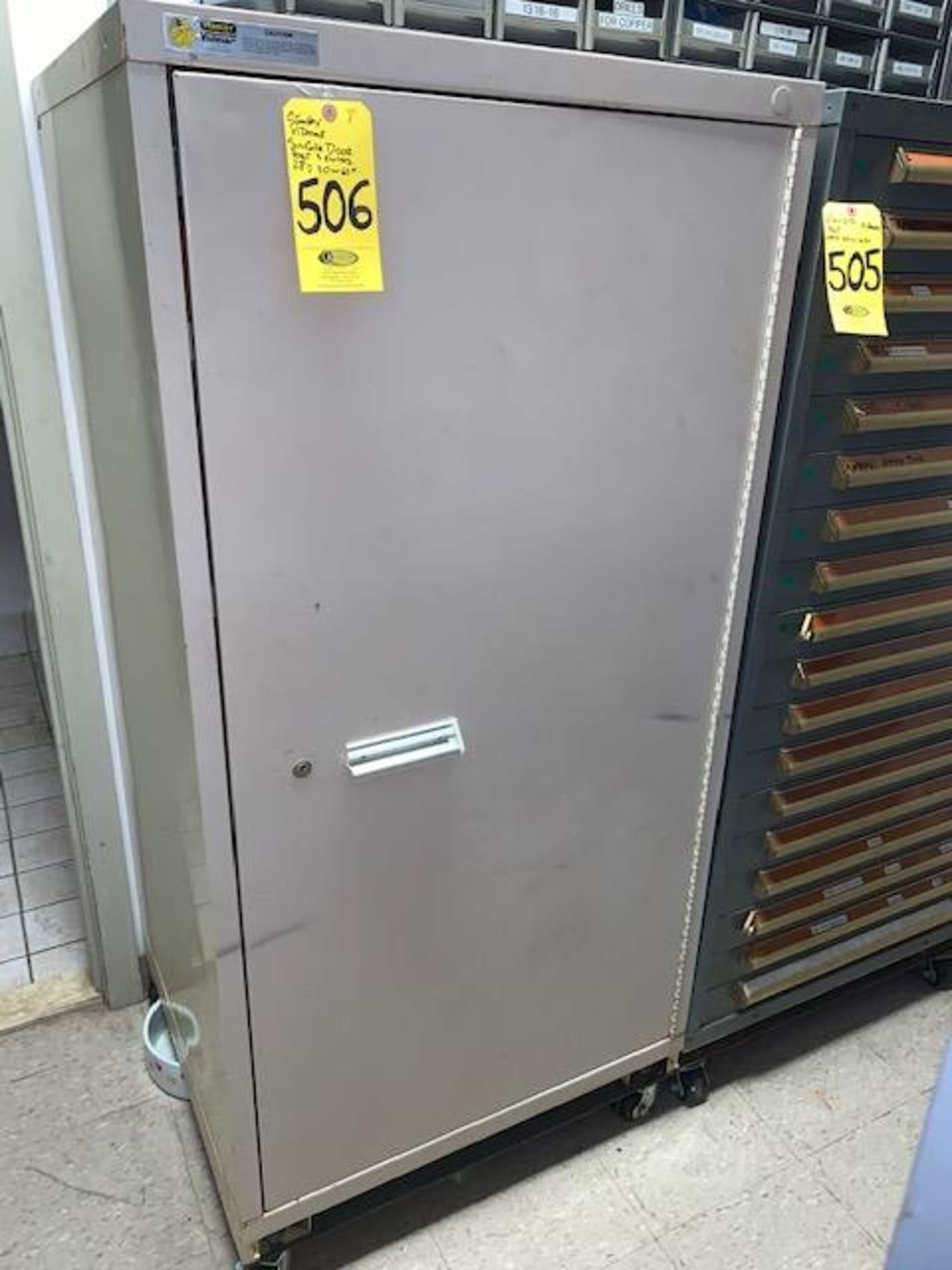 VIDMAR SINGLE DOOR SUPPLY CABINET W/CASTERS (CONTENTS NOT INCLUDED)