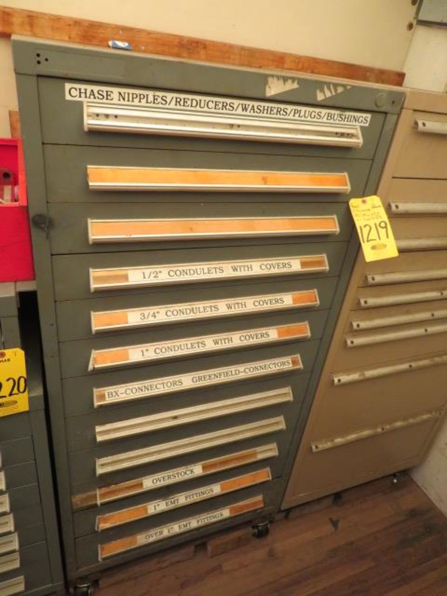 VIDMAR 12-DRAWER CABINET W/DOLLIE BASE AND ASSORTED ELECTRICAL CONDUIT, FITTINGS AND CONNECTORS IN D