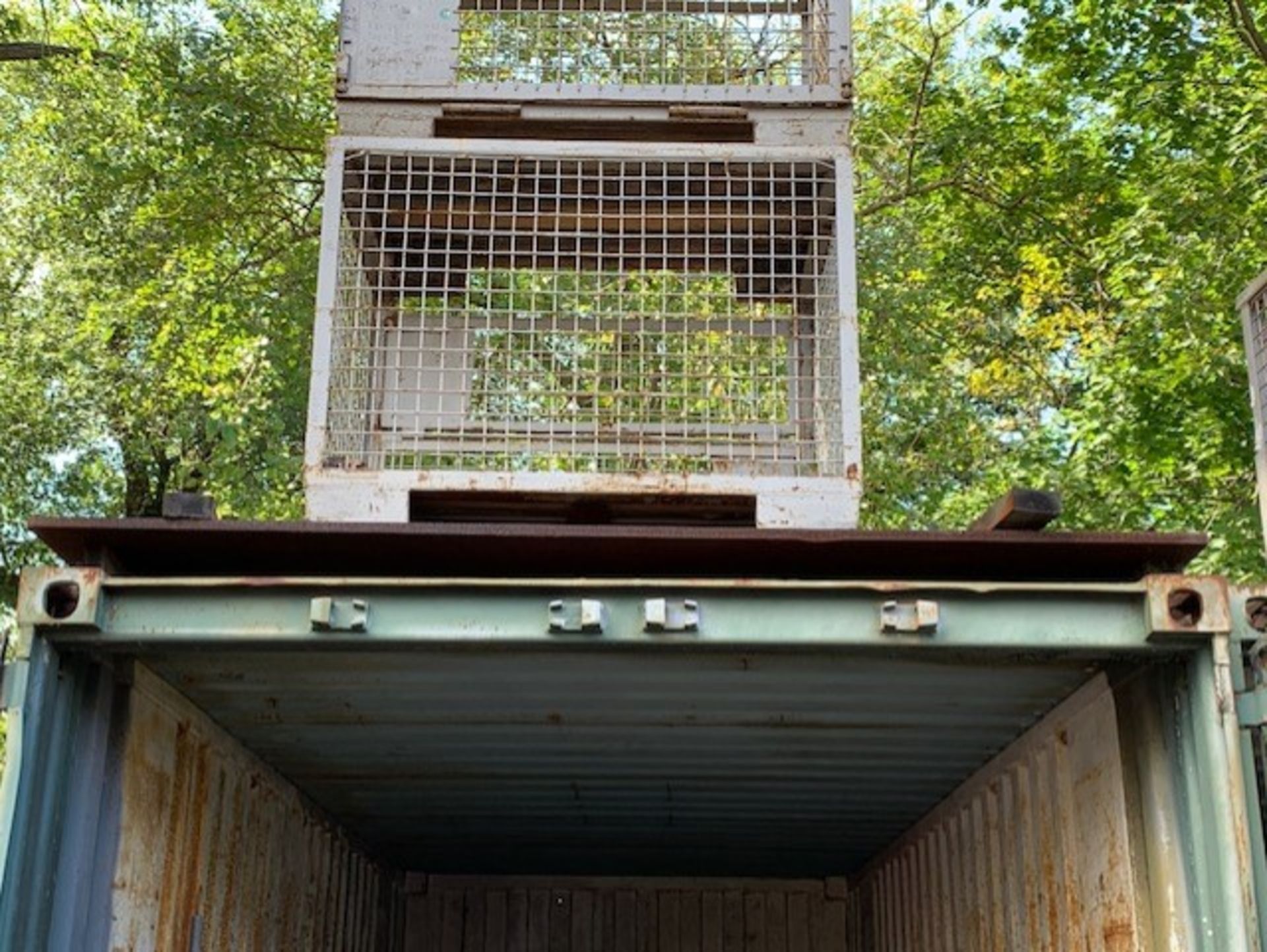 STEEL PLATES ON GROUND AND ABOVE CONTAINERS (LOTS 1422 AND 1431) - Image 4 of 5