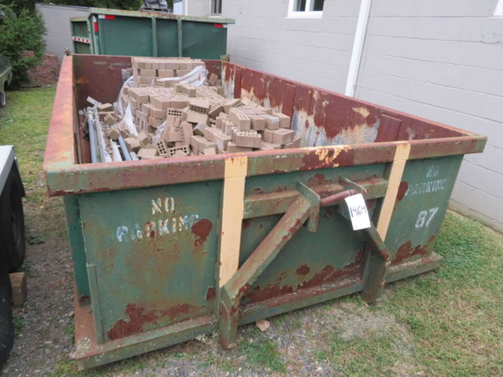 10 CU. YD. HOOK LIFT CONTAINER W/BRICK CONTENTS - Image 4 of 5