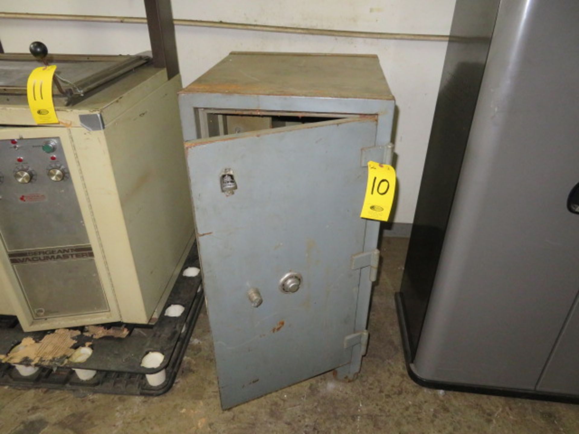 SINGLE DOOR SAFE (NO COMBINATION)