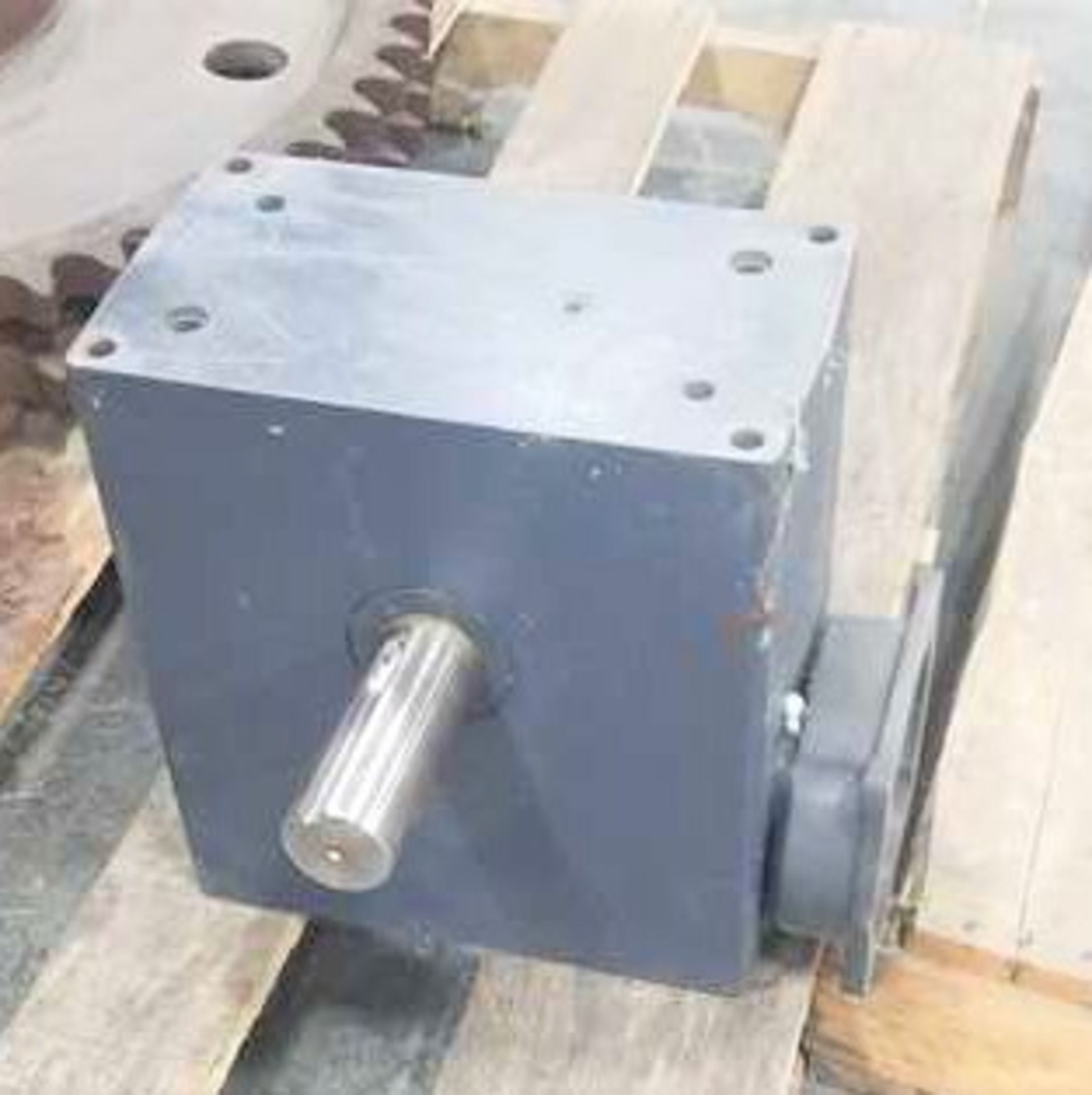 Dual Output Gearbox 60:1 - Image 3 of 3