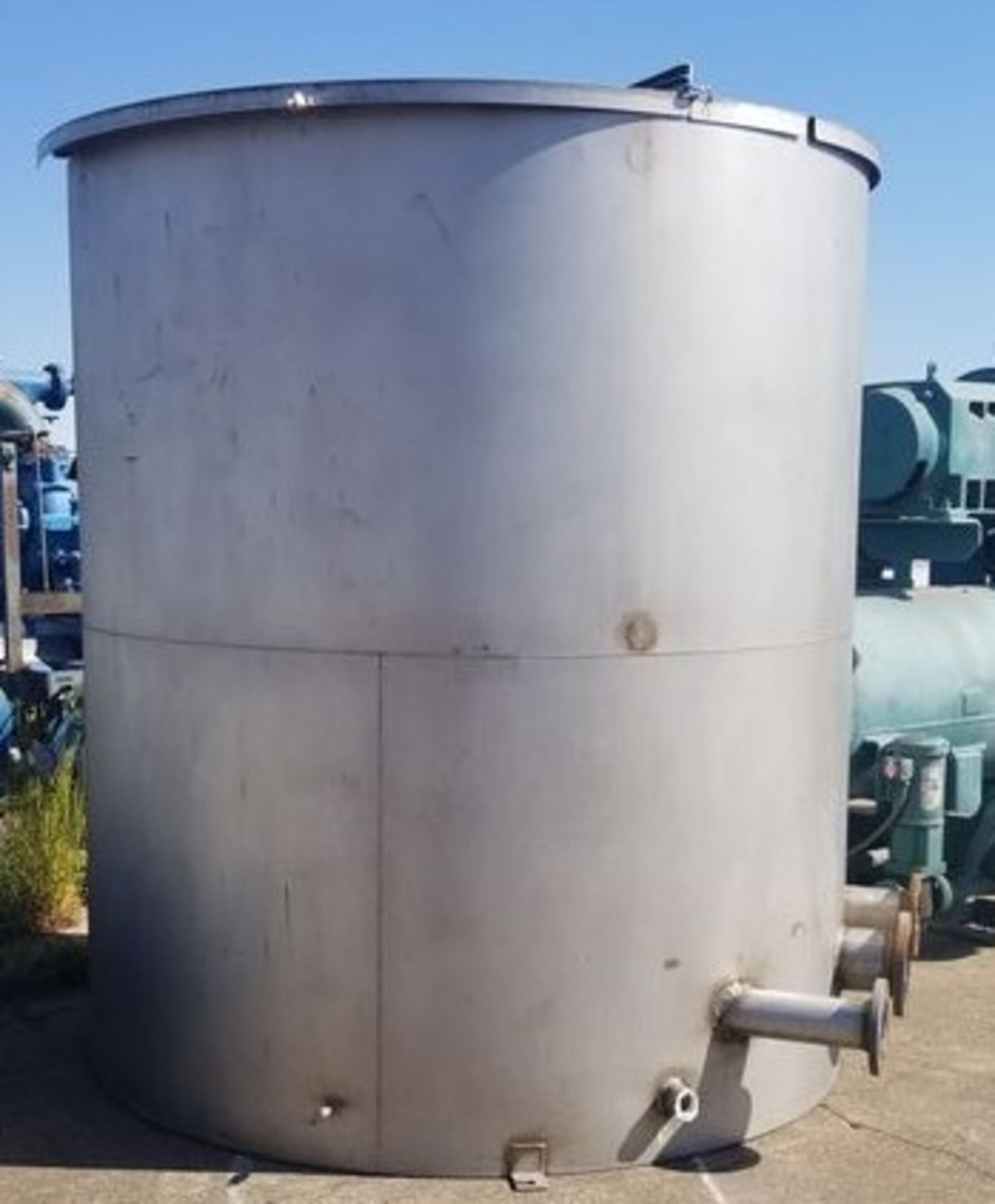 2300Gal S/S Vertical Tank - Image 2 of 4