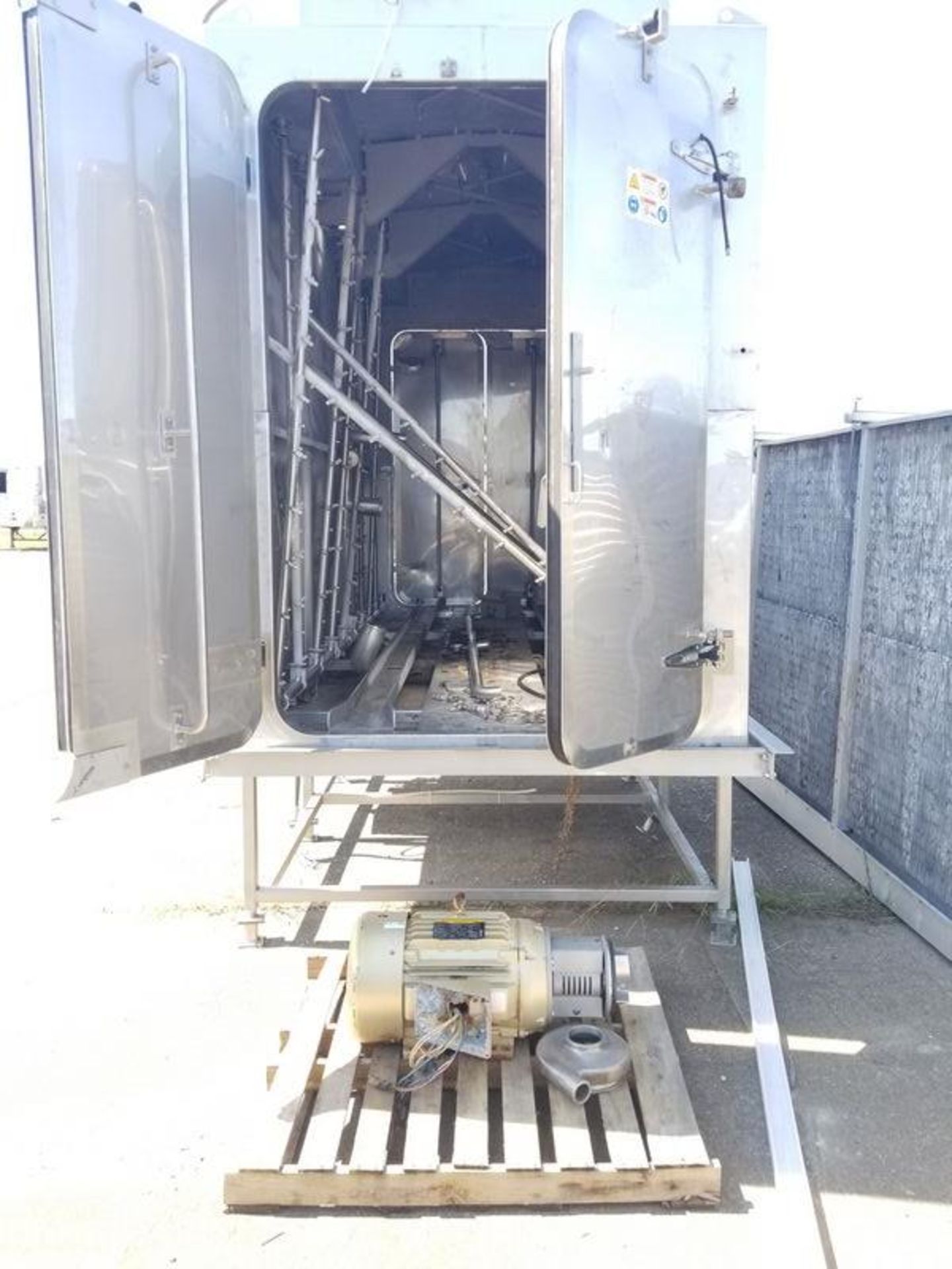 SANIMATIC automatic smoke house cart washer. With A/B PLC controls in S/S cabinet. S/N - Bild 4 aus 8