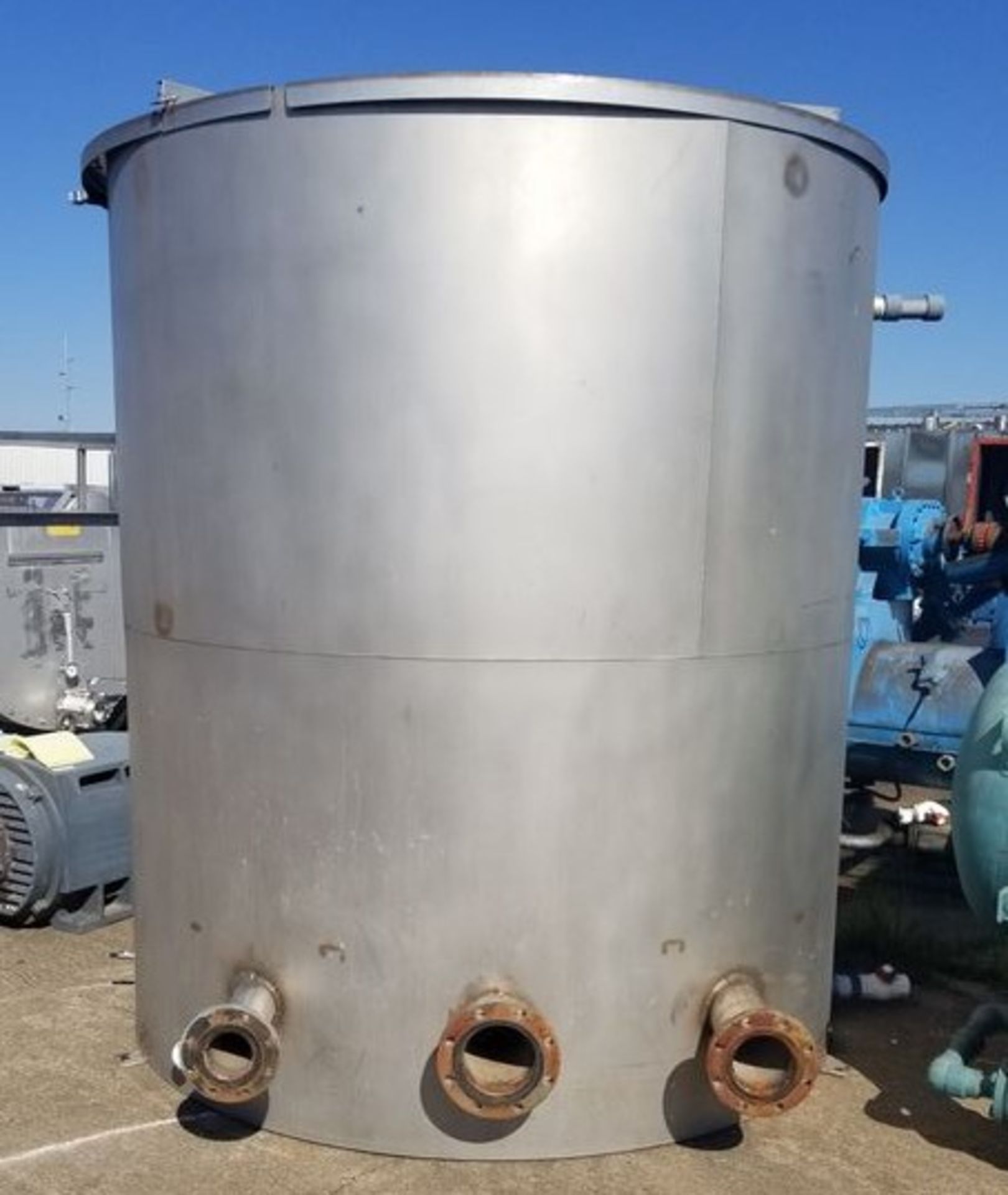 2300Gal S/S Vertical Tank