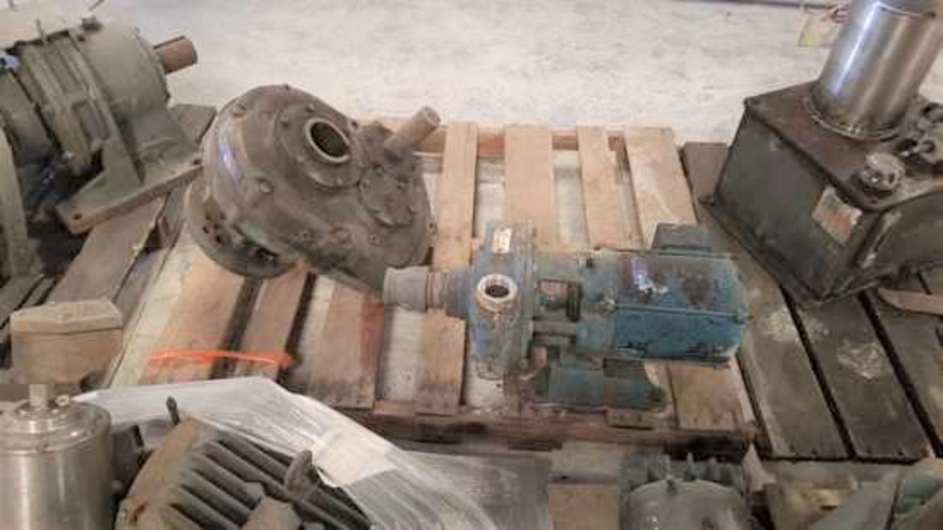 Various Pumps, Gearboxes, Valves - Bild 7 aus 7