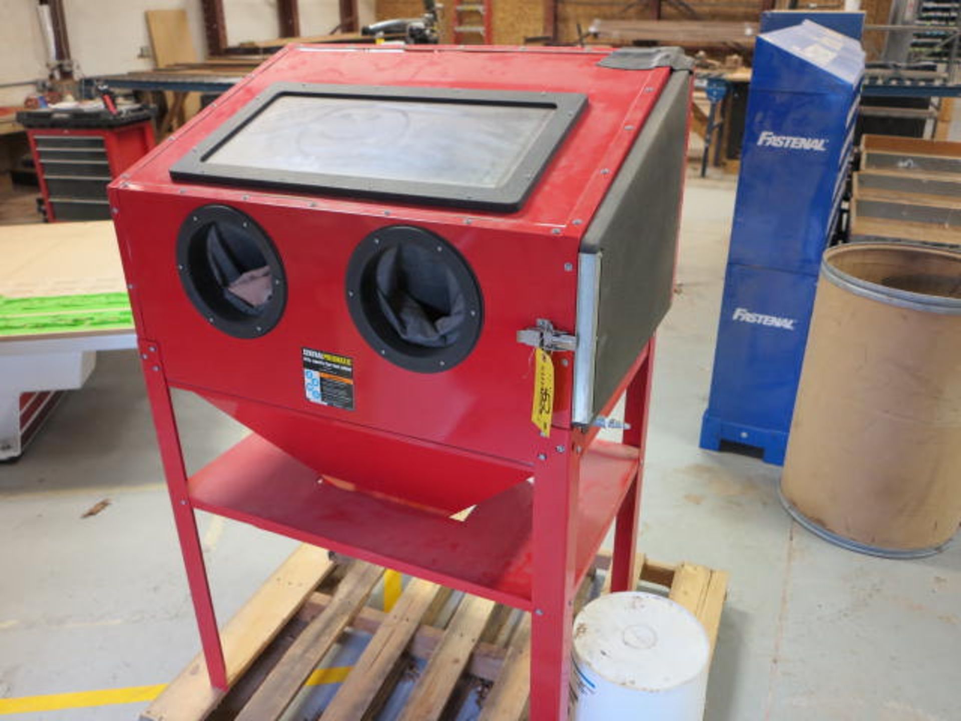 Central Pnuematic Sand Blast Cabinet