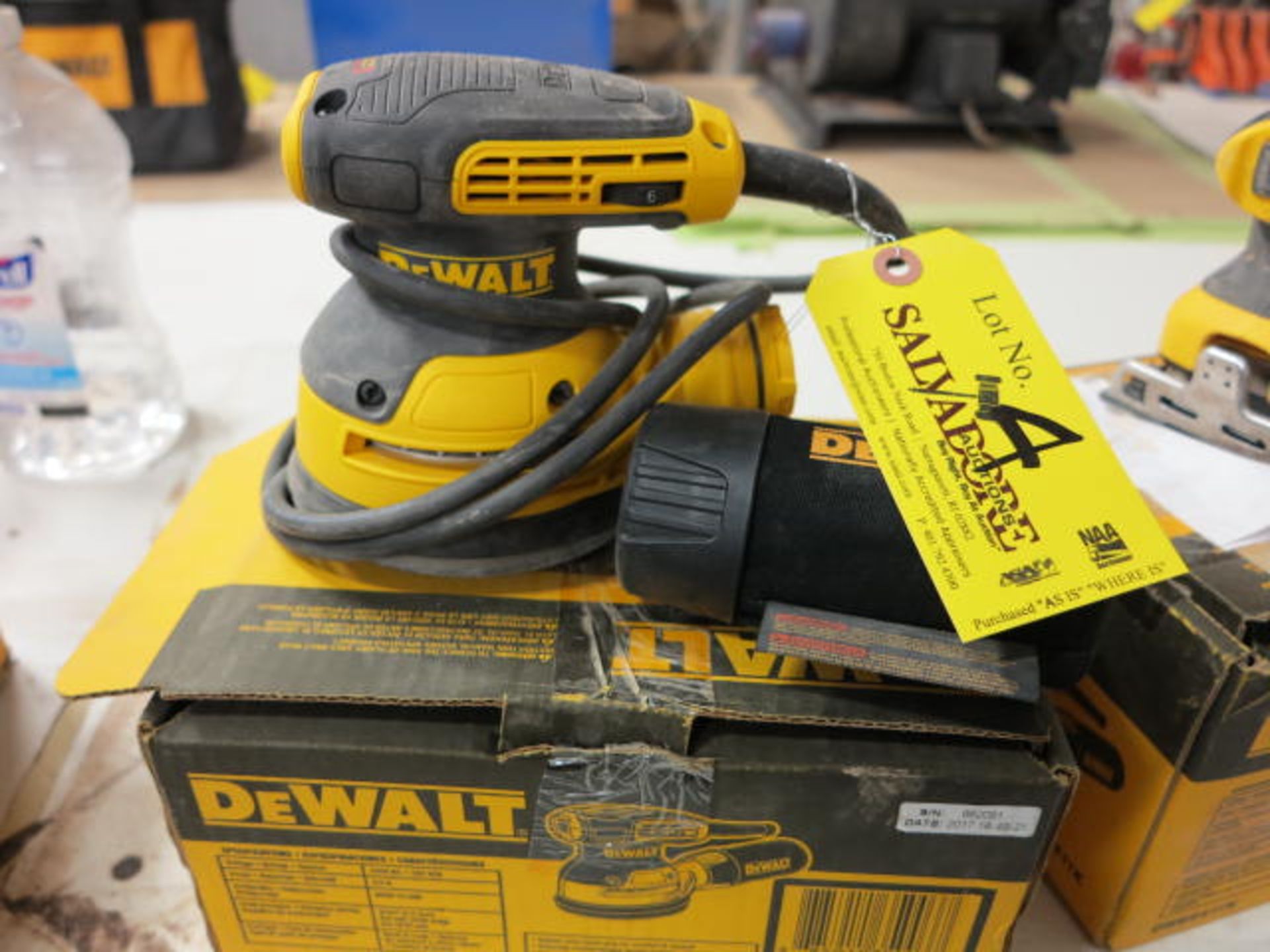 Dewalt 5'' VS Hook & Loop Random Orbit Sander