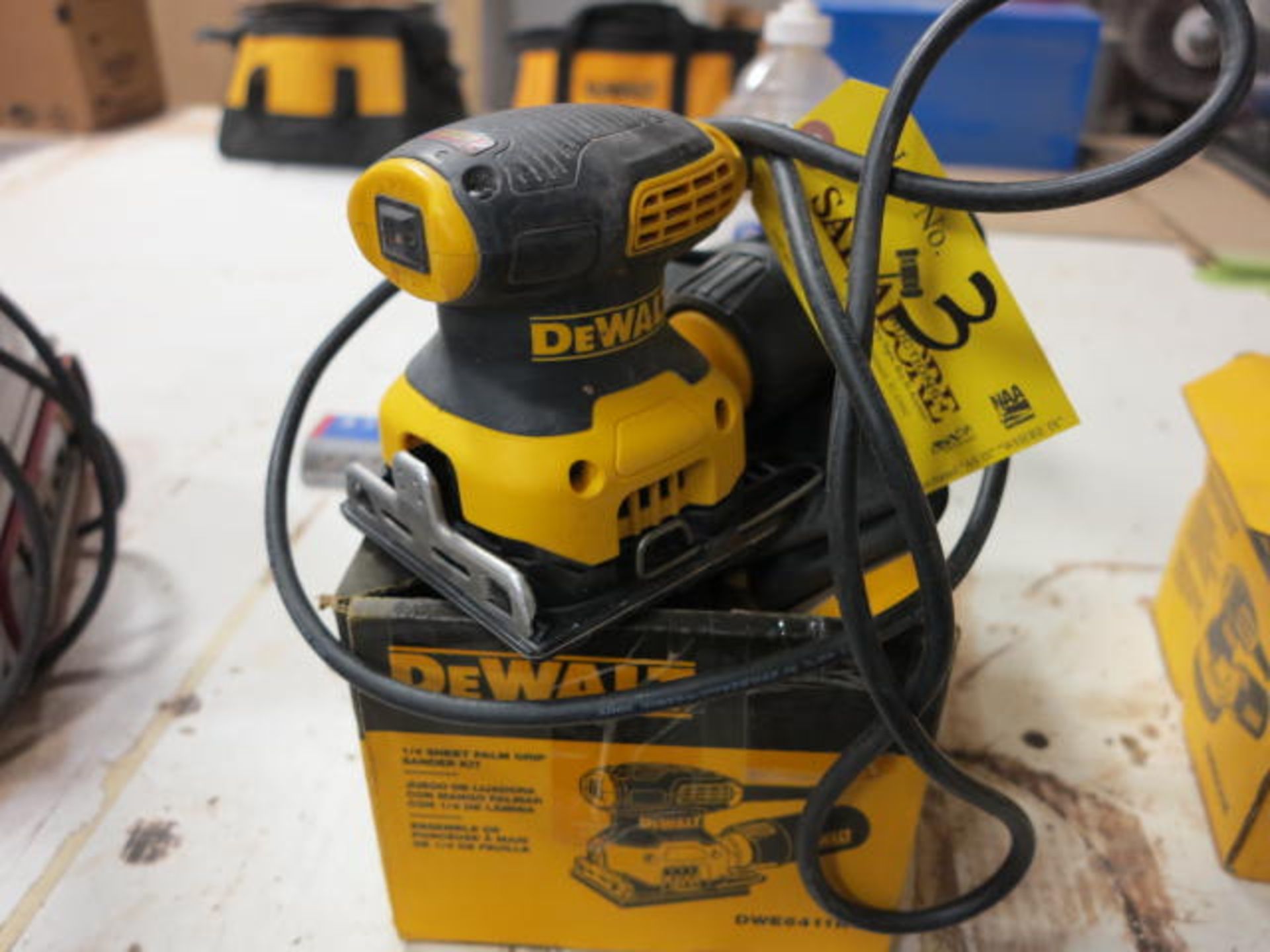 Dewalt 1/4 Sheet Palm Sander