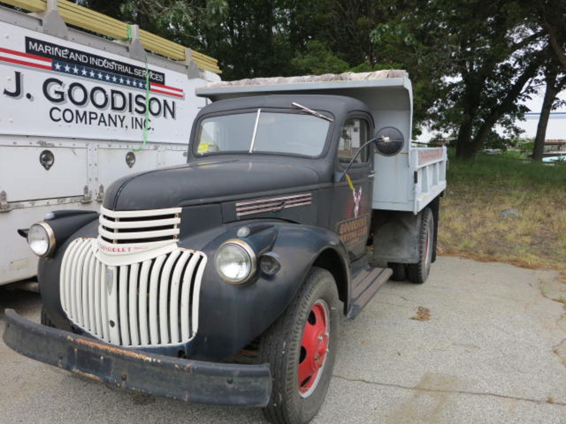 1946 Chevrolet Dump Truck,VIN 46845 6 Cylinder Inline Gas Engine Cooper Super Road Master 7.50-20 - Image 8 of 24