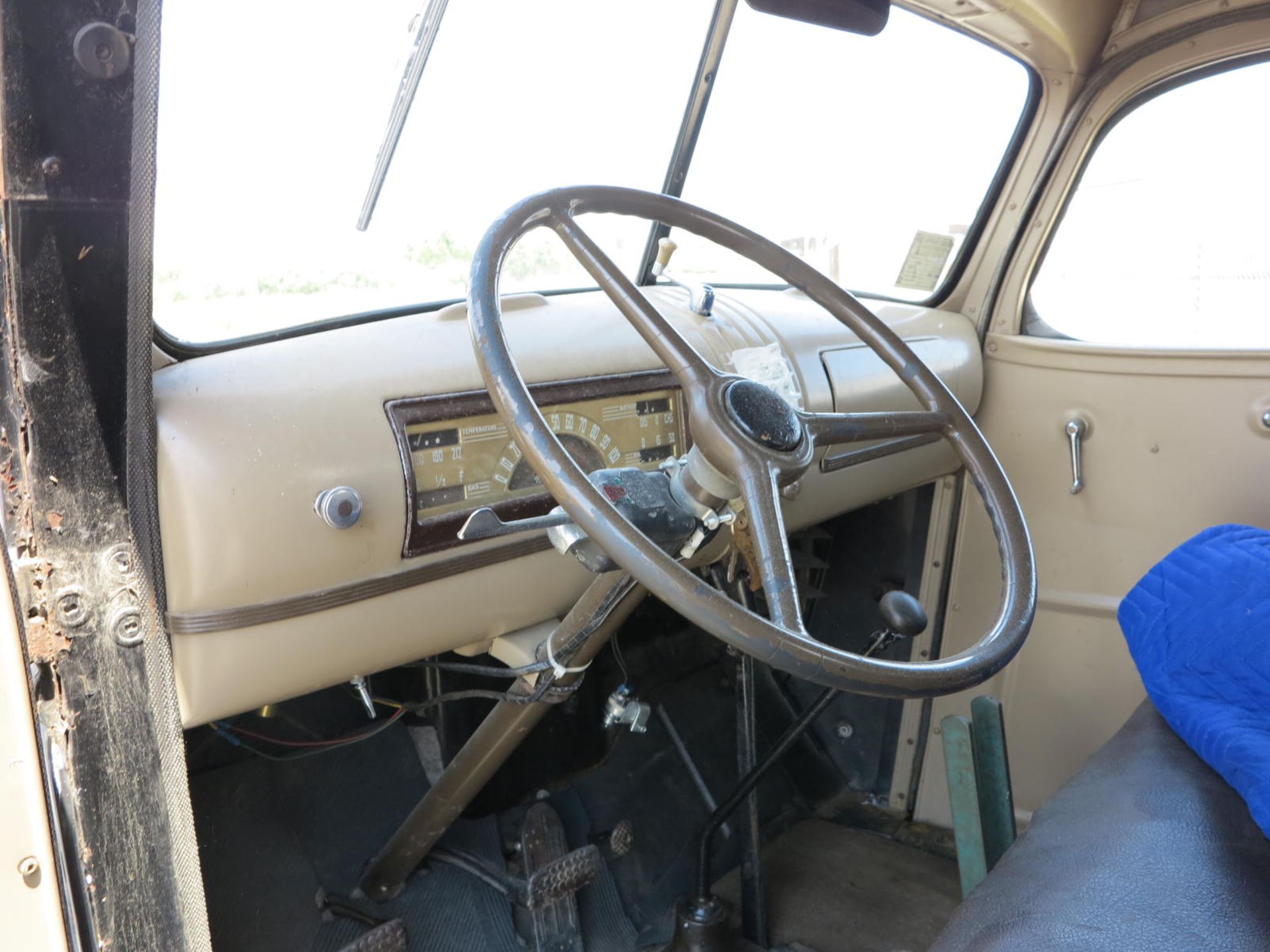 1946 Chevrolet Dump Truck,VIN 46845 6 Cylinder Inline Gas Engine Cooper Super Road Master 7.50-20 - Image 5 of 24