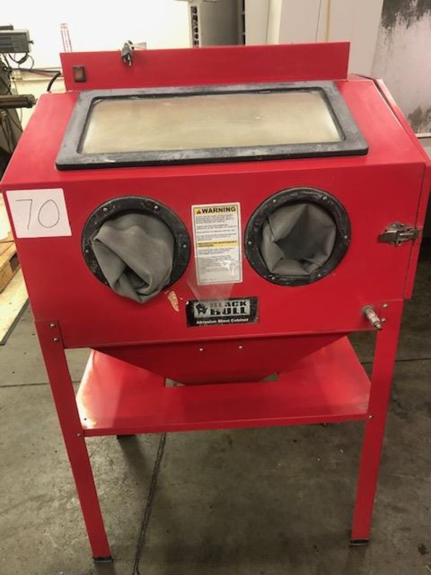 Black Bull Abrasive Blast Cabinet red metal sand blaster