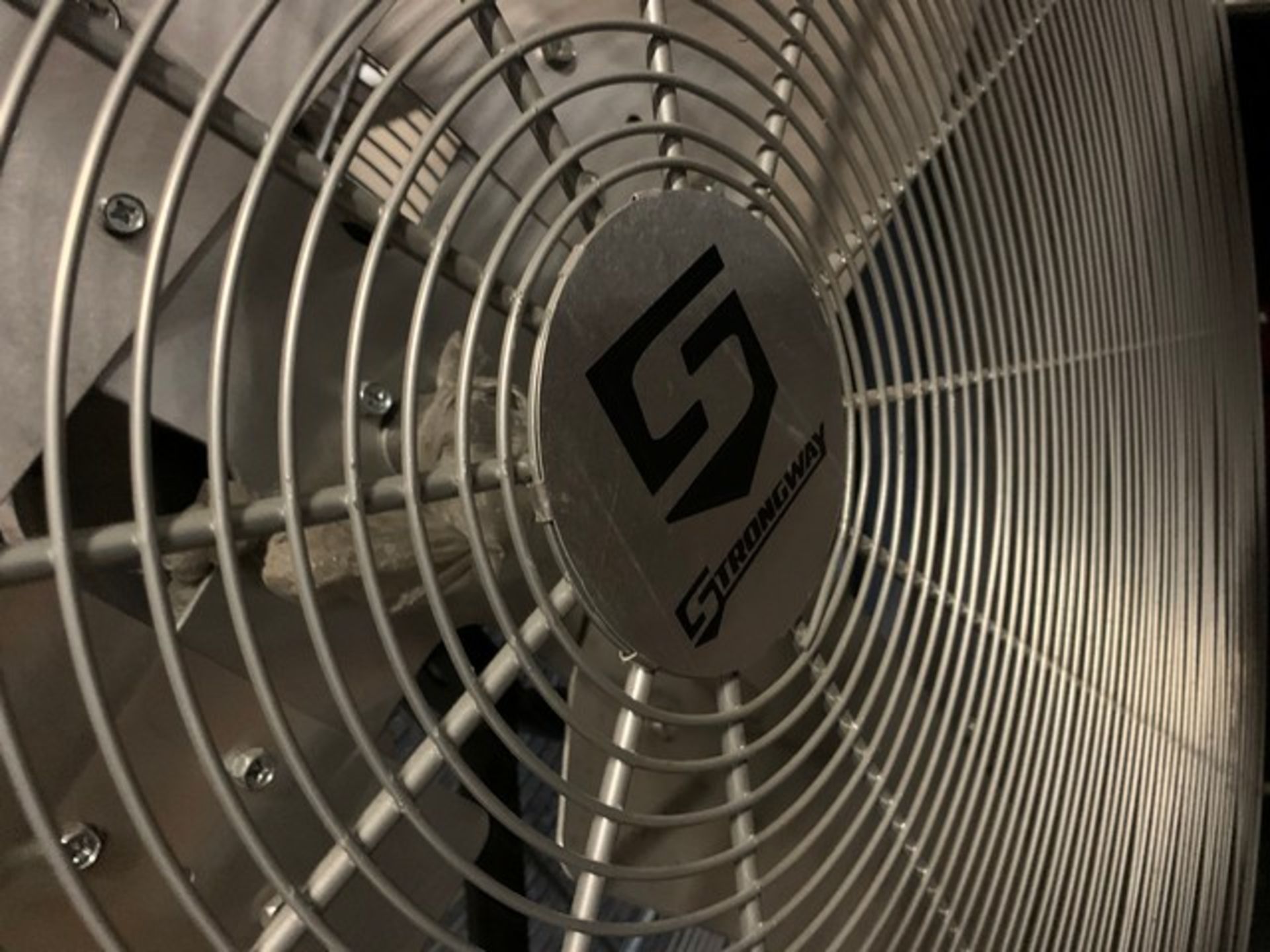 STRONGWAY 42'' BARREL FAN - Image 2 of 2