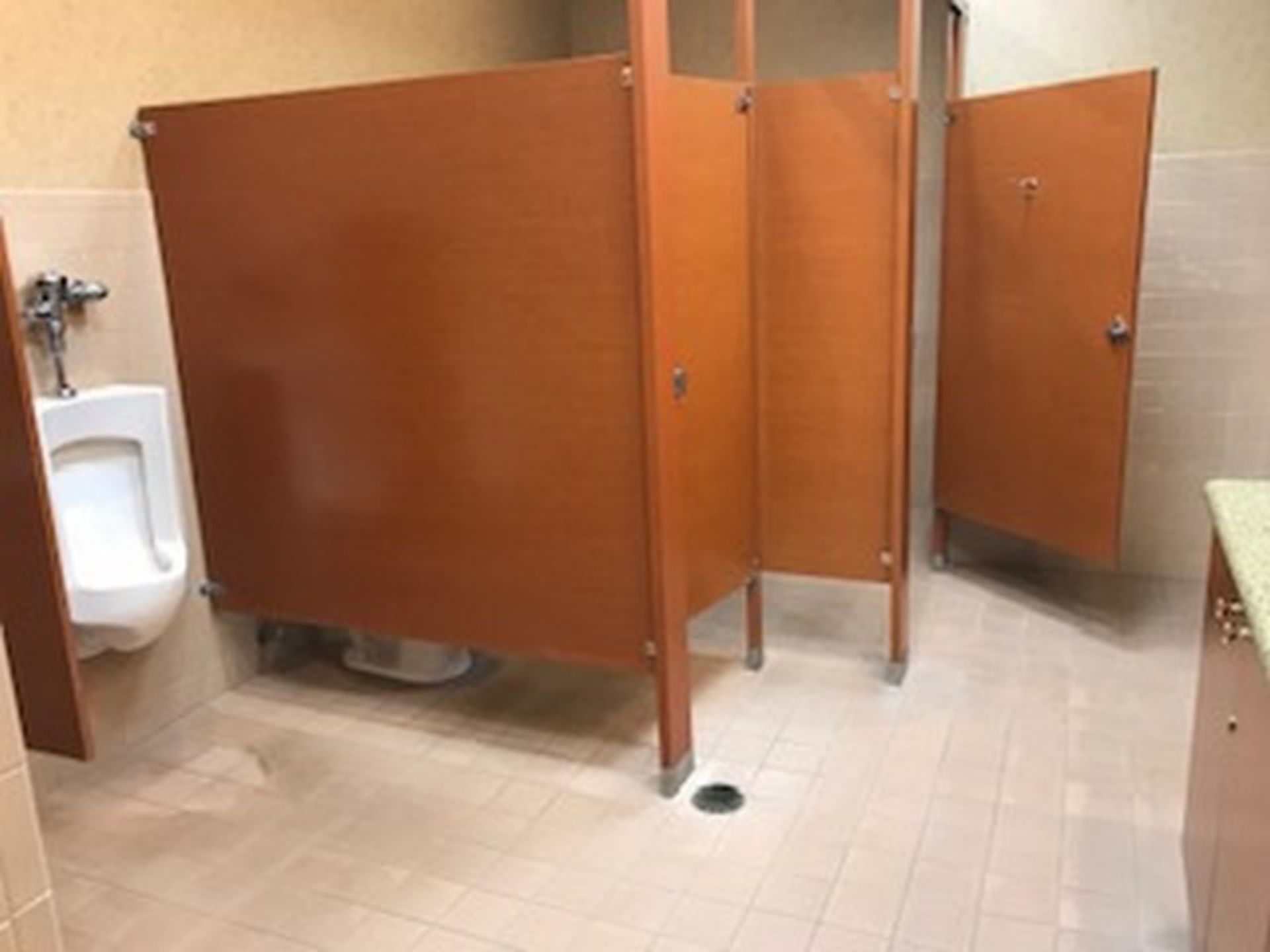 LOT MENS LAVATORY CONTENTS - URINALS, COMMODES, SINKS, COUNTERS, ETC - Image 3 of 3