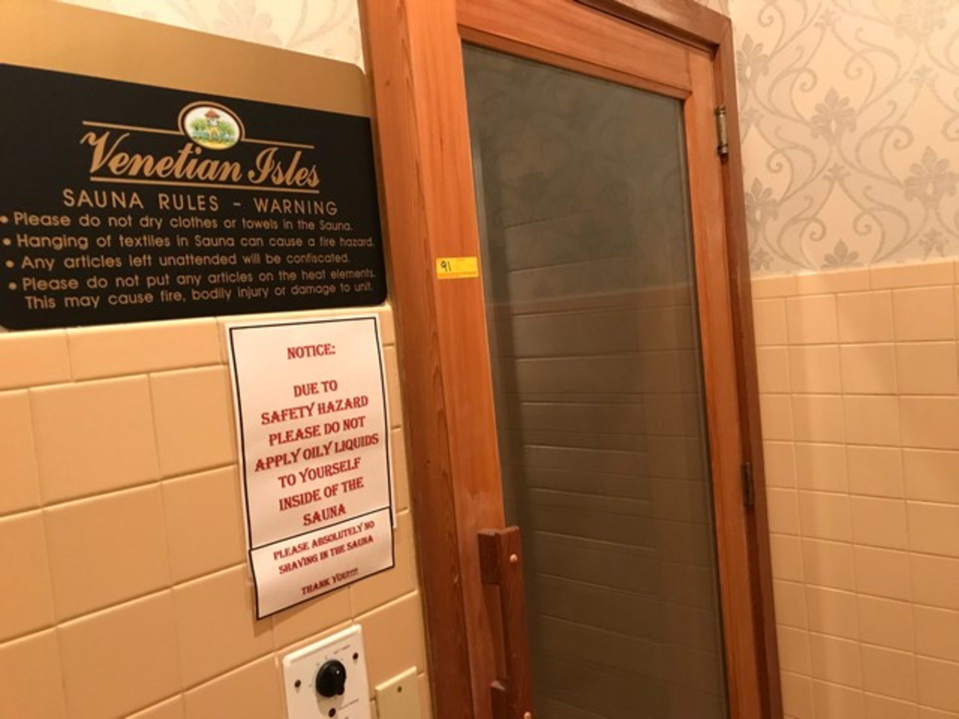 LADIES ROOM SAUNA / STEAM ROOM