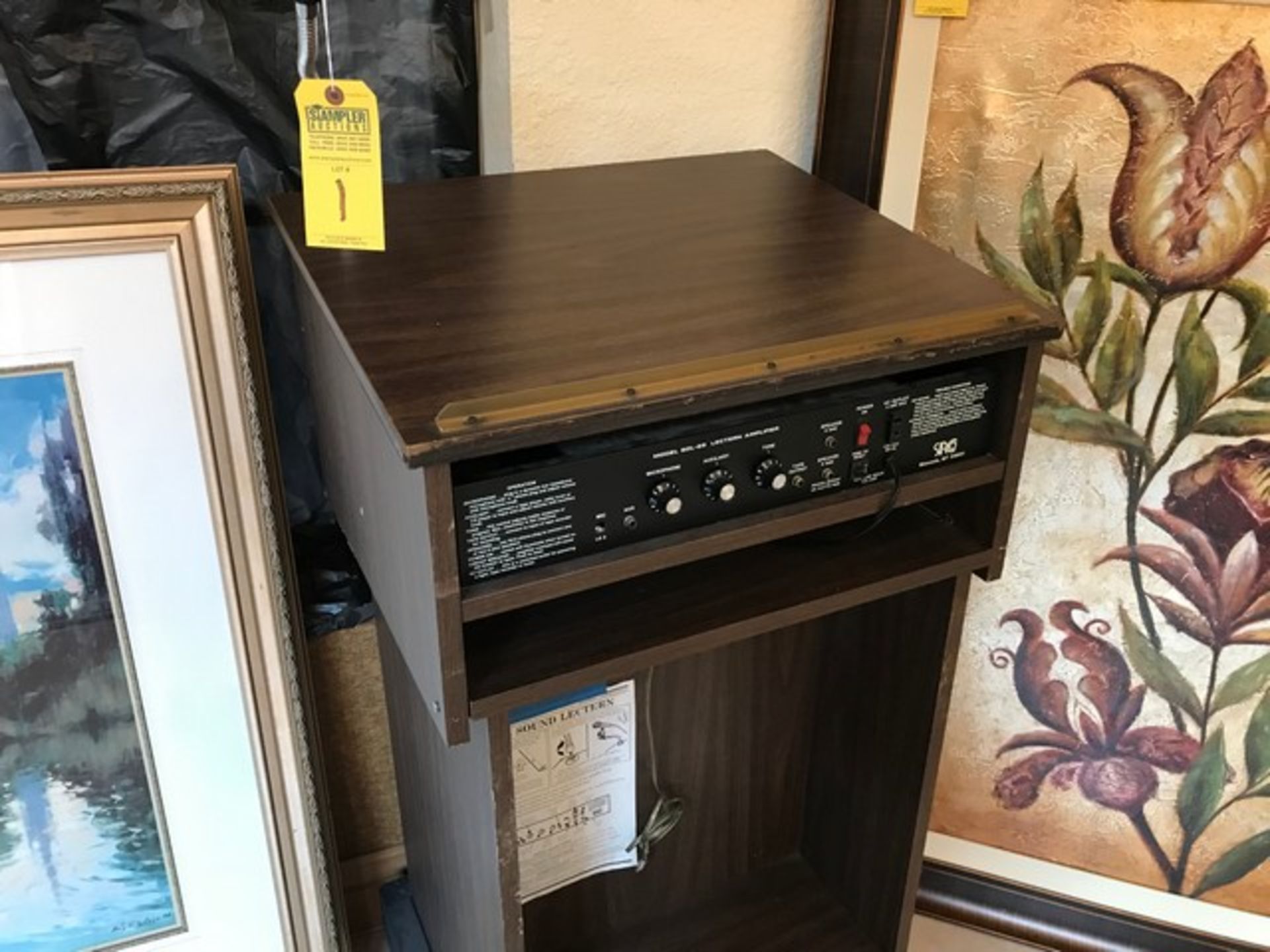 LECTURN PODIUM WITH 5DL-25 AMPLIFIER