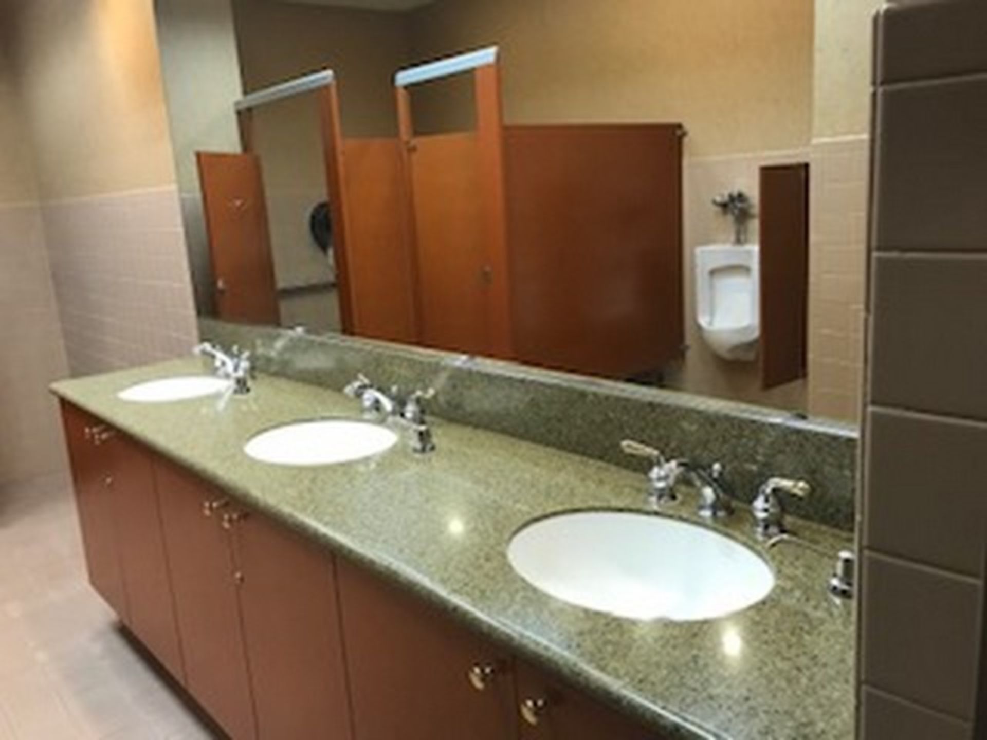 LOT MENS LAVATORY CONTENTS - URINALS, COMMODES, SINKS, COUNTERS, ETC - Image 2 of 3