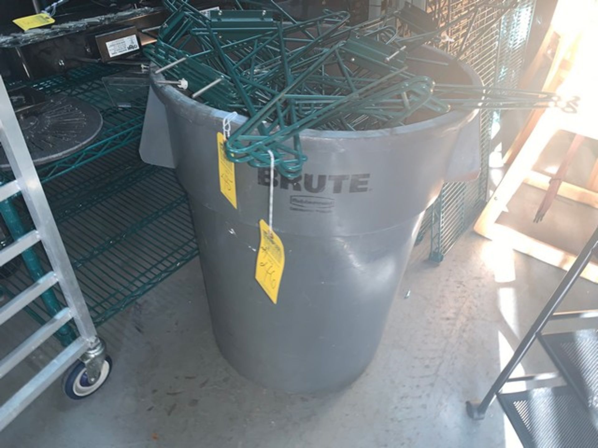 BRUTE TRASH CAN