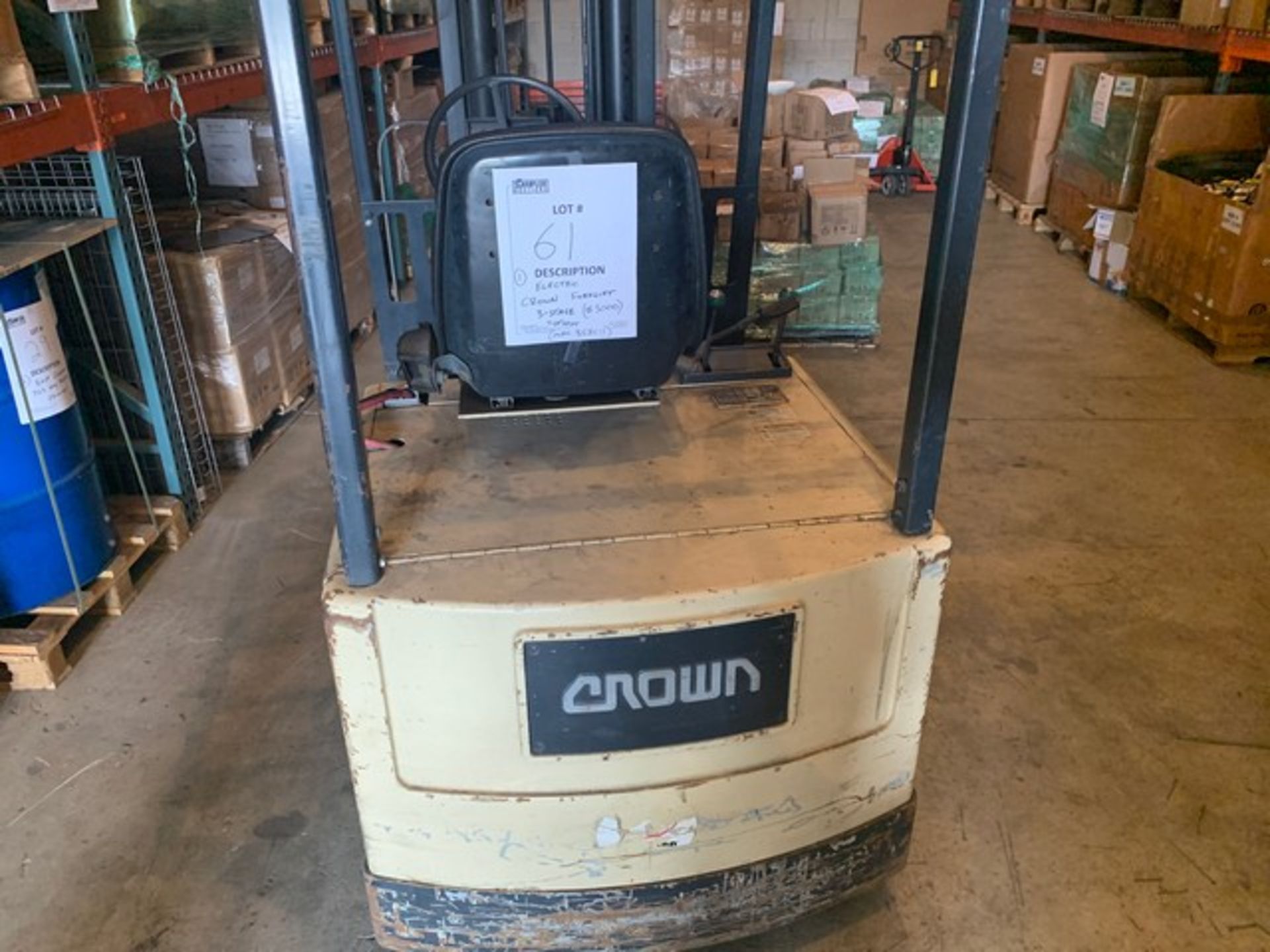 CROWN 35SC11 ELECTRIC FORKLIFT - 3 STAGE / SIDE SHIFT / 3000LB CAPACITY - GREY - Image 5 of 8
