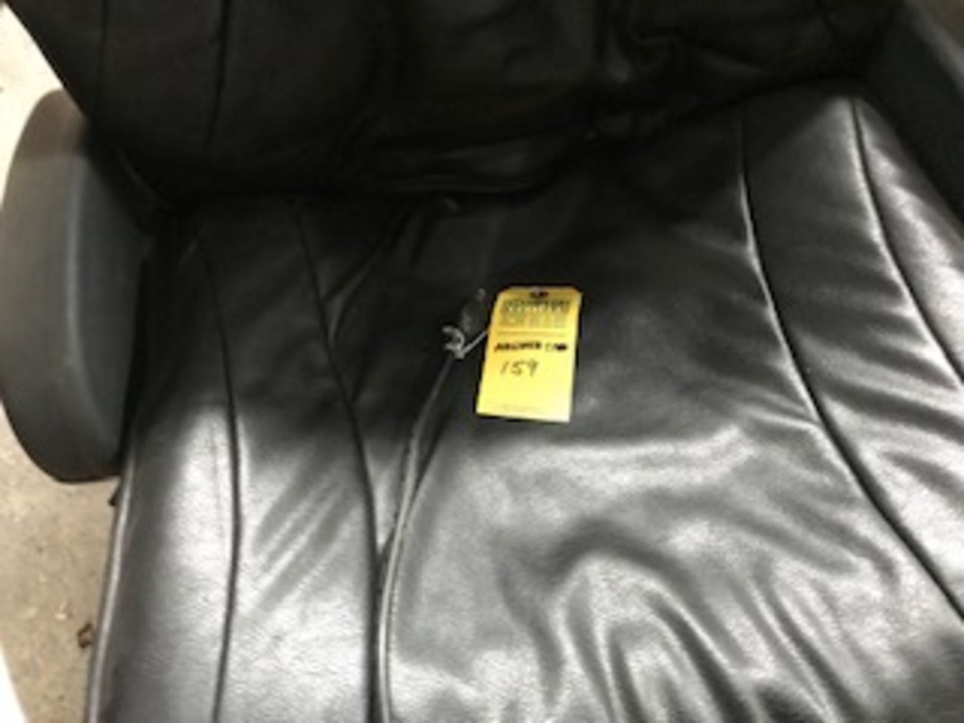 BLACK MASSAGE CHAIR - Image 2 of 2