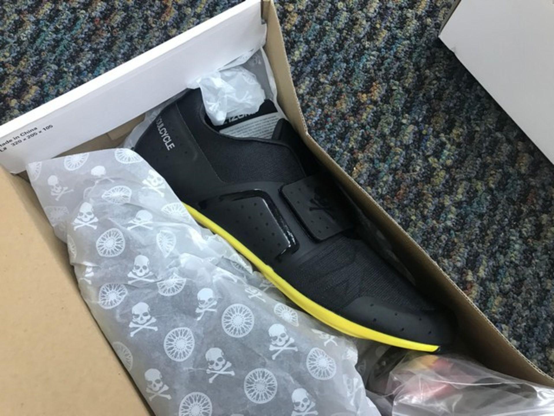 PAIR SOUL CYCLE SHOES - UNISEX - SIZE 41 / SIZE 44 - Image 5 of 6
