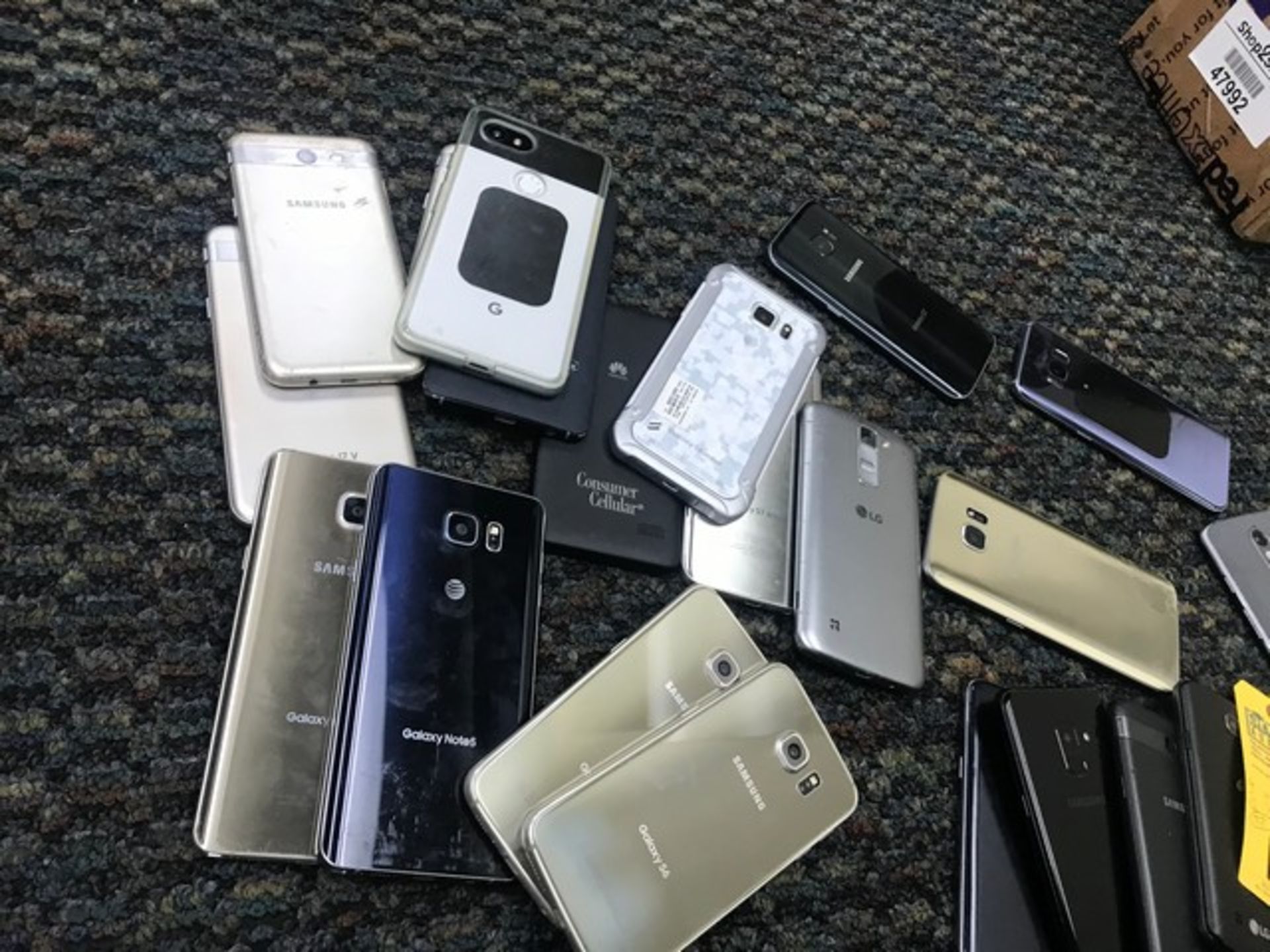 ASSORTED SAMSUNG / ANDROID / GOOGLE CELL PHONES - 9- GALAXY 6-7 / 13 ASSORTED - Image 2 of 3