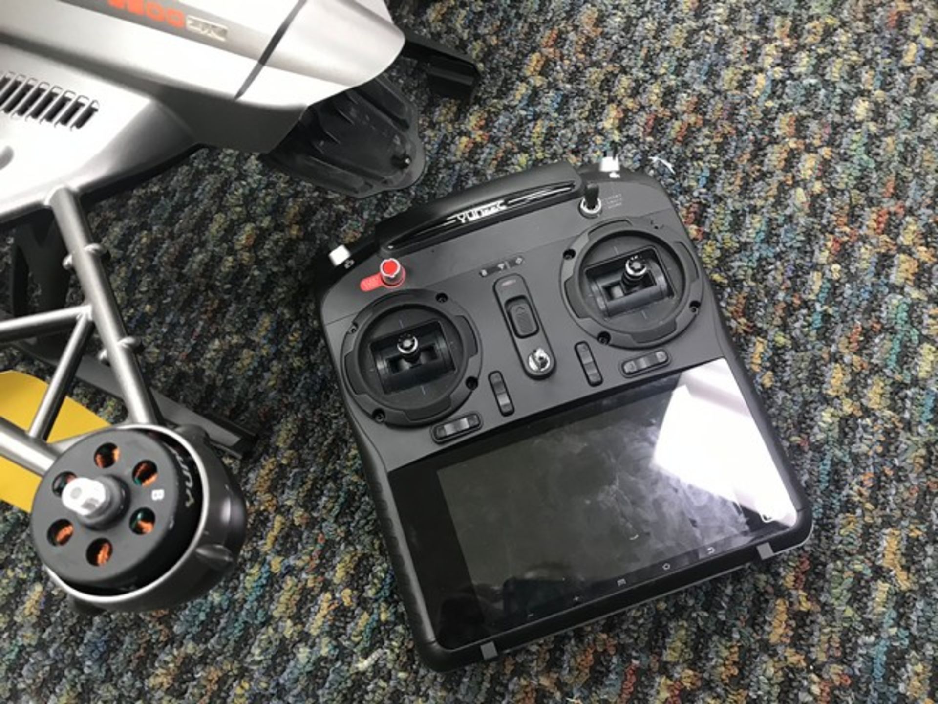 YUNEEC Q500 4K DRONE WITH VUNTEEK CONTROLLER - Image 2 of 2