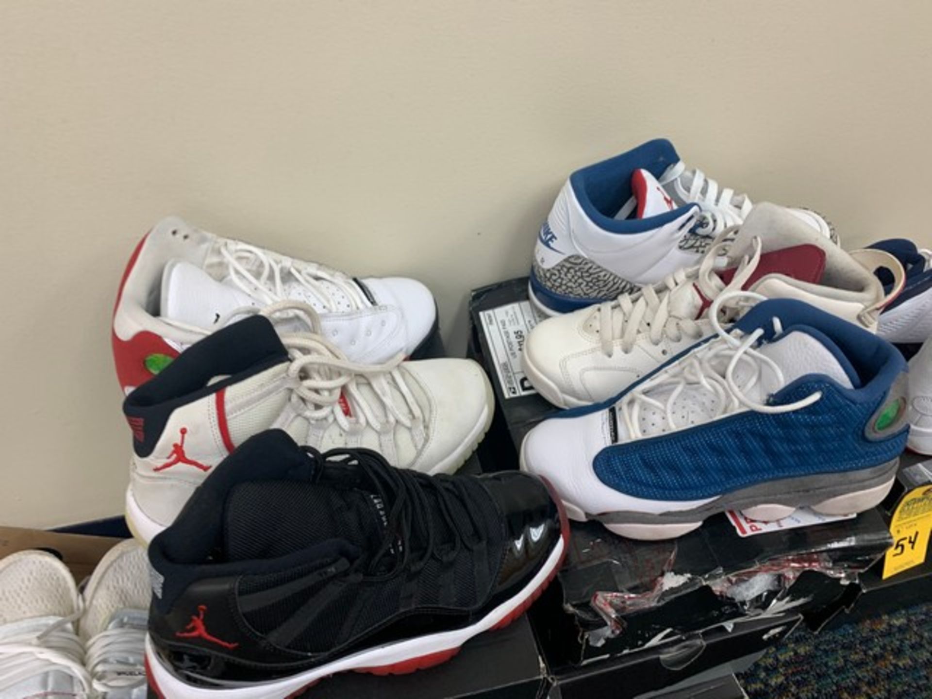 PAIR NIKE AIR JORDAN - ASSORTED STYLES - YOUTH / SIZE 6-7 - Image 3 of 7