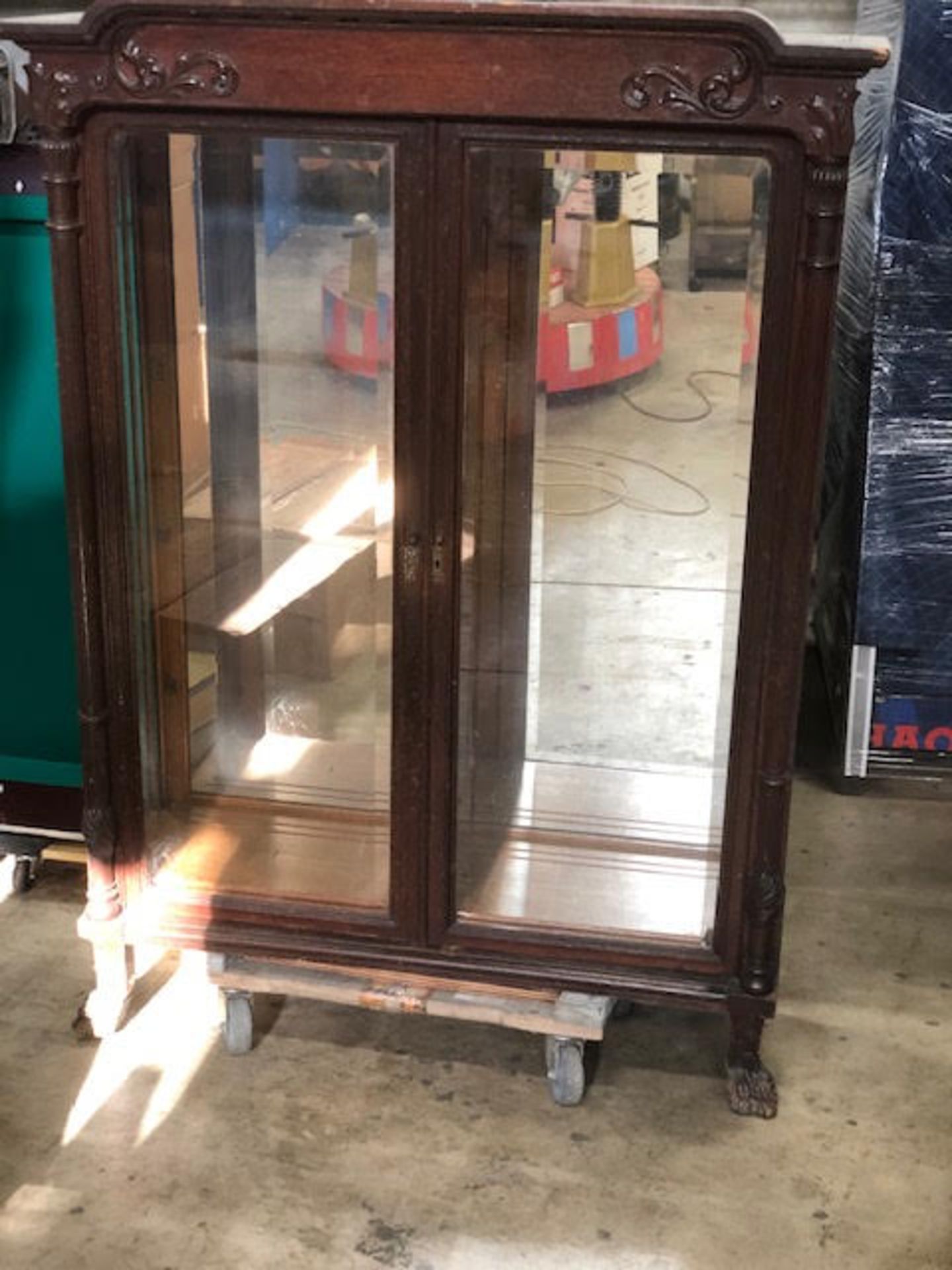 Glass display cabinet