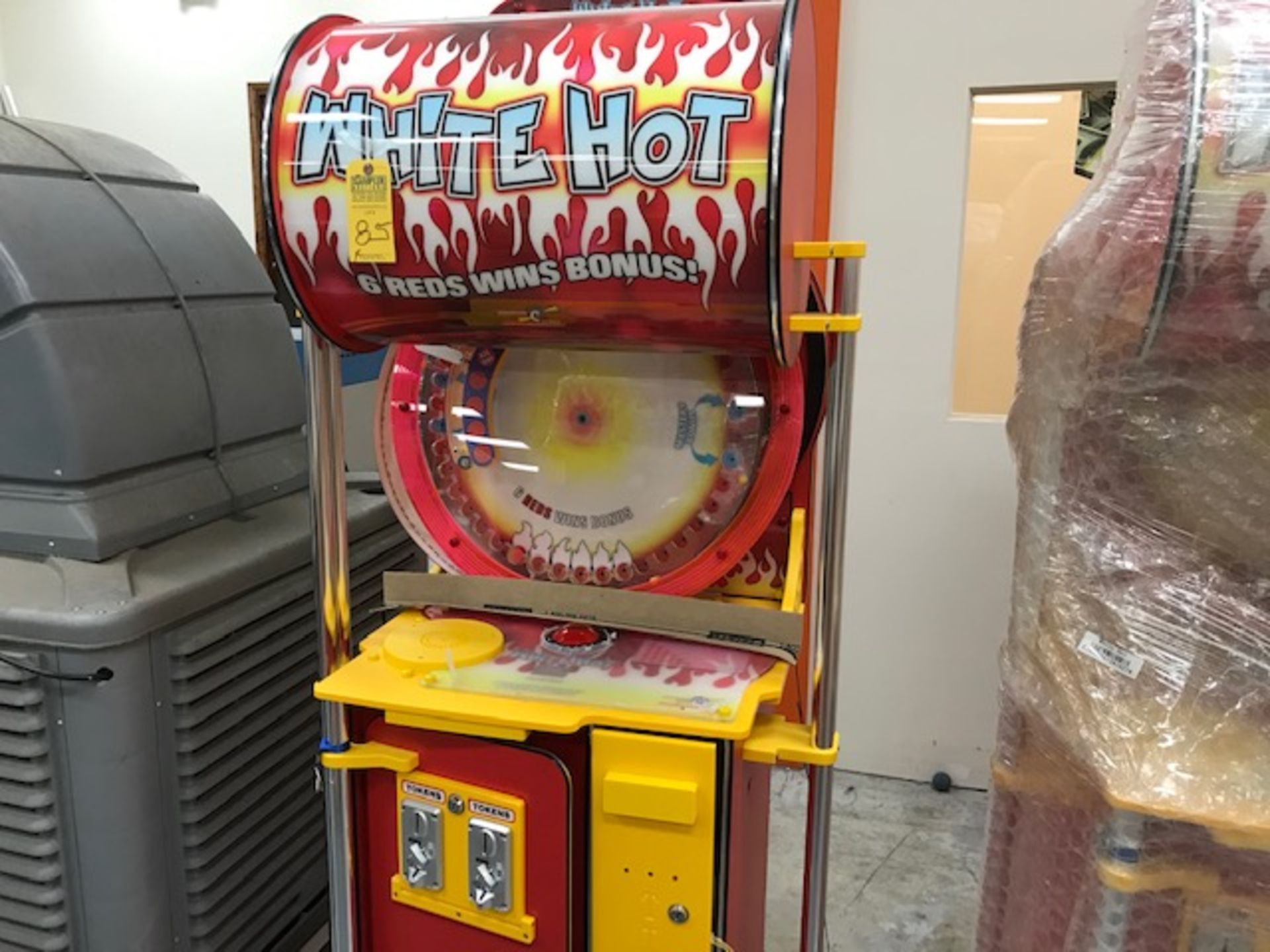 WHITE HOT BONUS SPIN MACHINE (COSMETIC ISSUE / NO PLAYFIELD / BOARD INTACT)