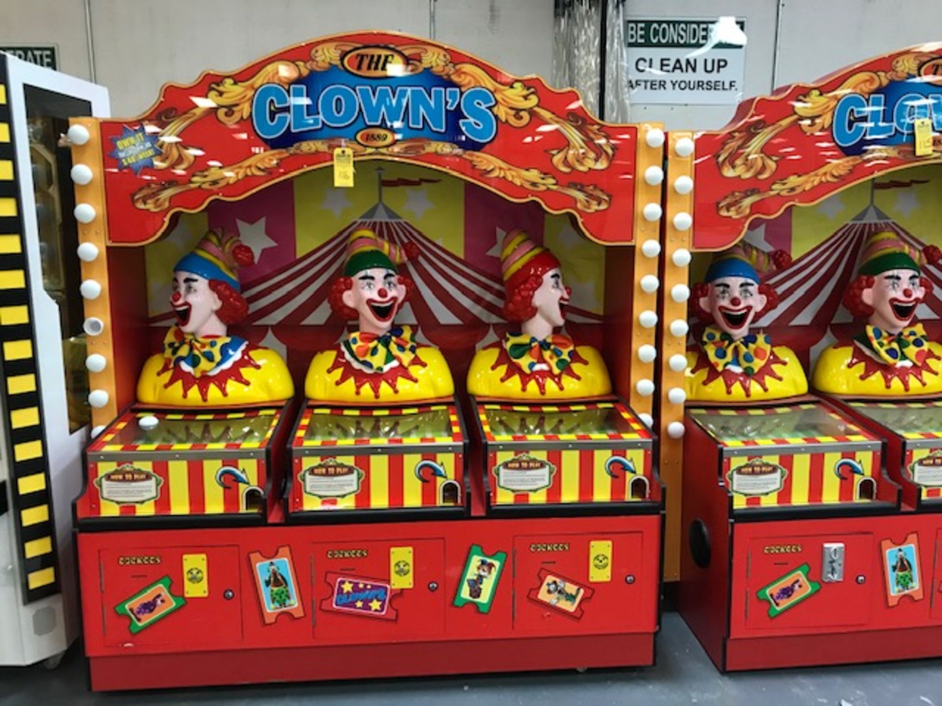 TRIPLE CLOWN MACHINE