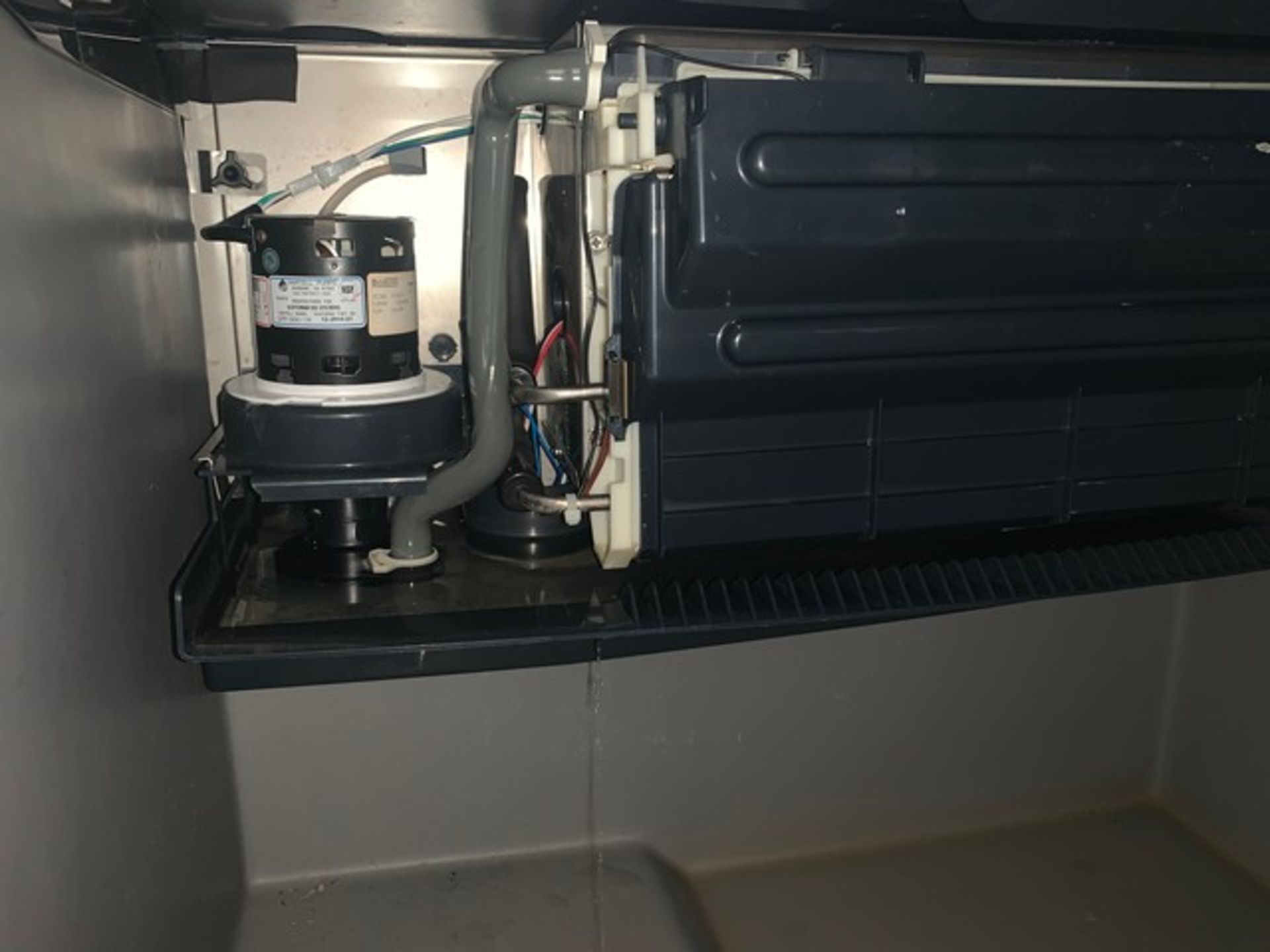 SCOTSMAN ICE MACHINE / CUBER - 160LB CAPACITY - Image 4 of 4