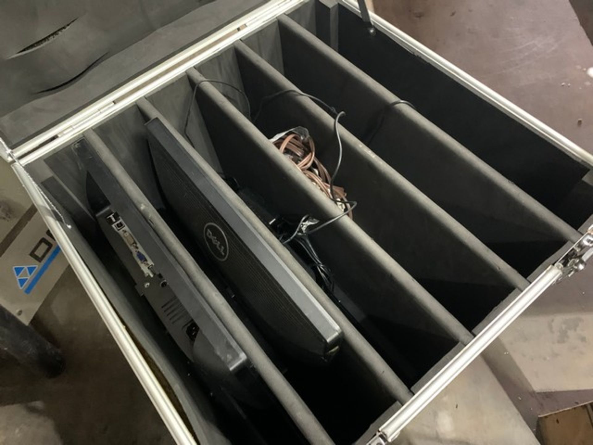 ROAD CASE WITH 4 MONITORS, CABLES & COMPONENTS - Image 2 of 4