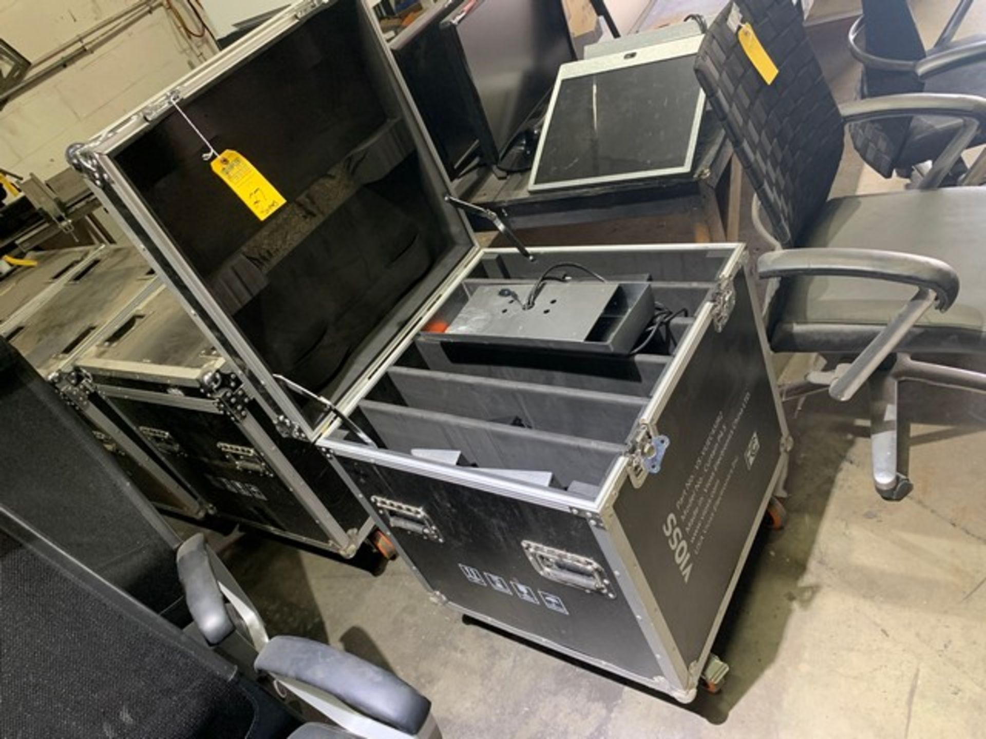 ROAD CASE WITH 3 MONITORS