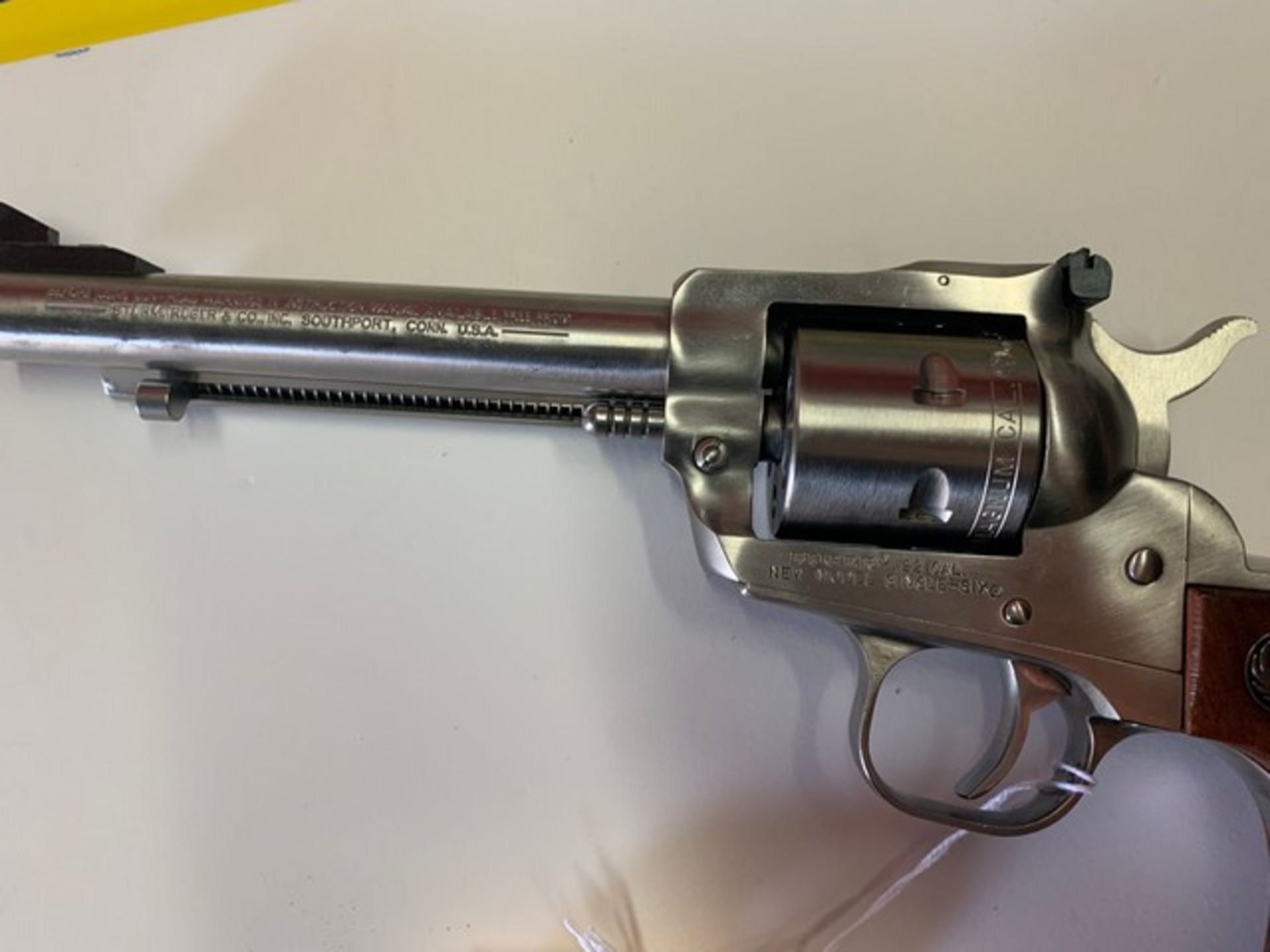 RUGER SINGLE SIX REVOLVER - 22 MAG - SINGLE ACTION - SERIAL No. 26424806 (FOB HOLLYWOOD, FL) - Image 4 of 4
