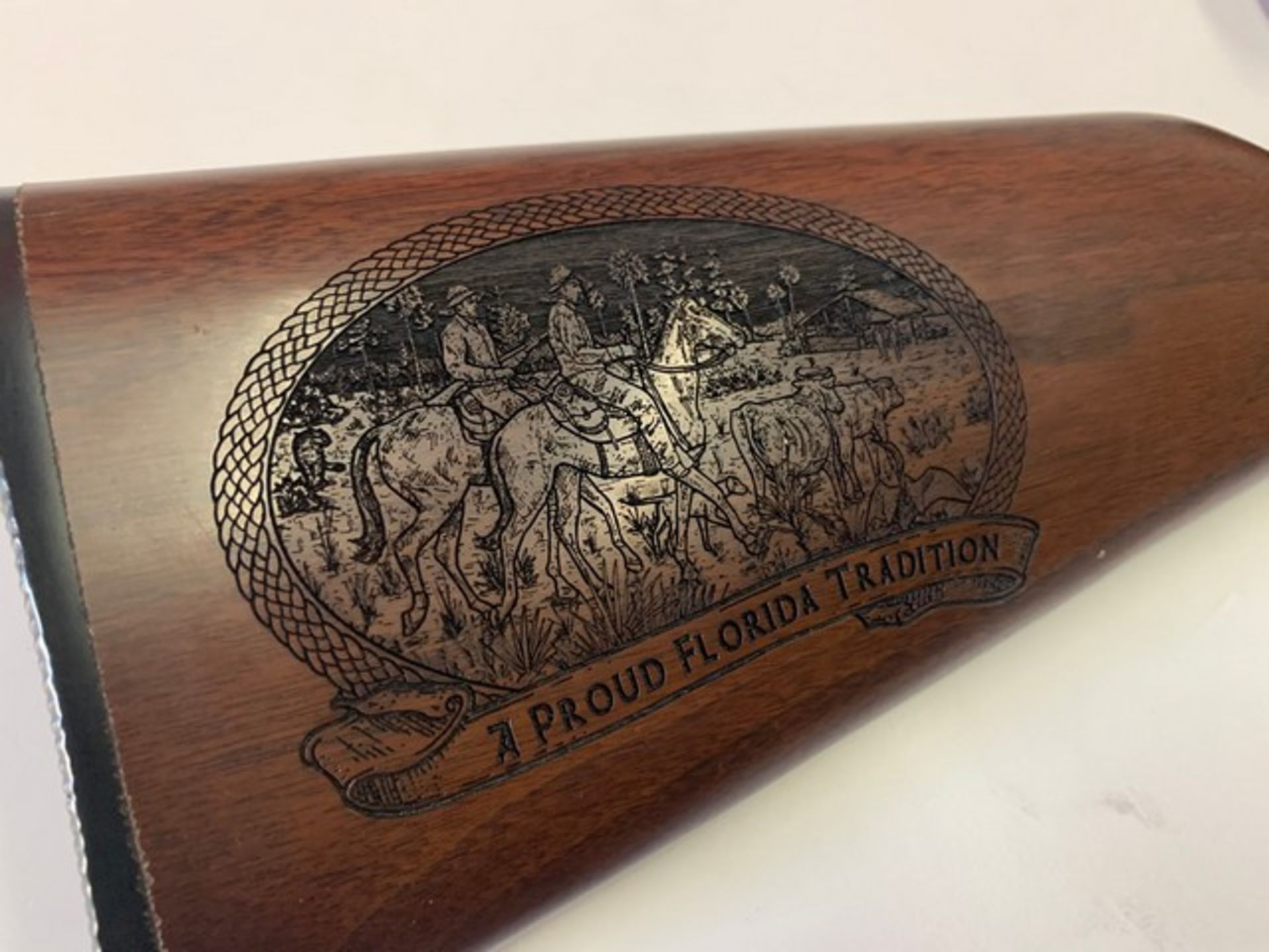 HENRY REPEATING ARMS 003 LEVER ACTION RIFLE - 22LR CAL - ENGRAVED STOCK - ENGRAVED ACTION - - Image 4 of 8