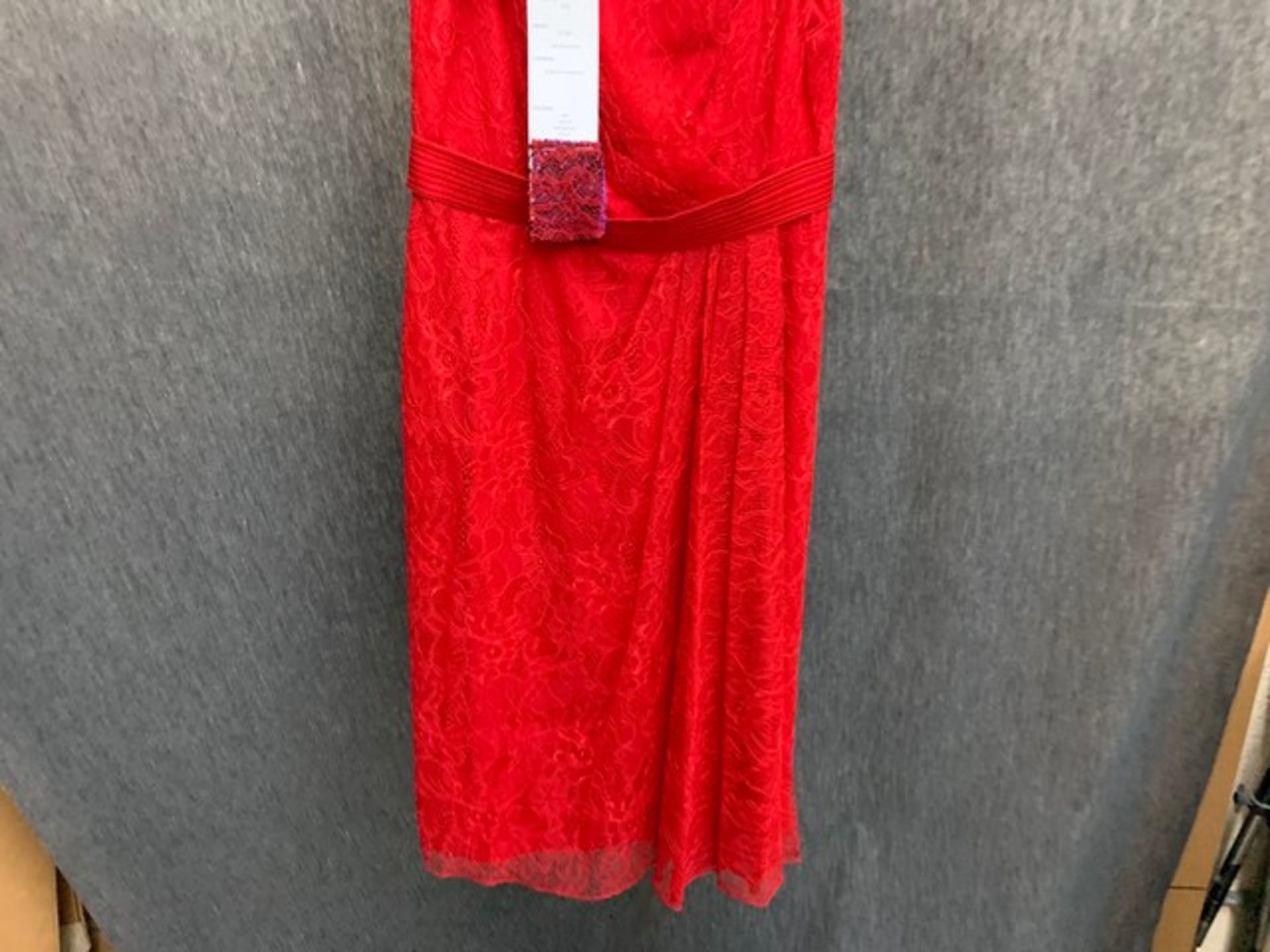 DRESS - LIANCARLO / RED STRETCHED CHANTILLY / SHORT / SIZE 6 - Image 2 of 4