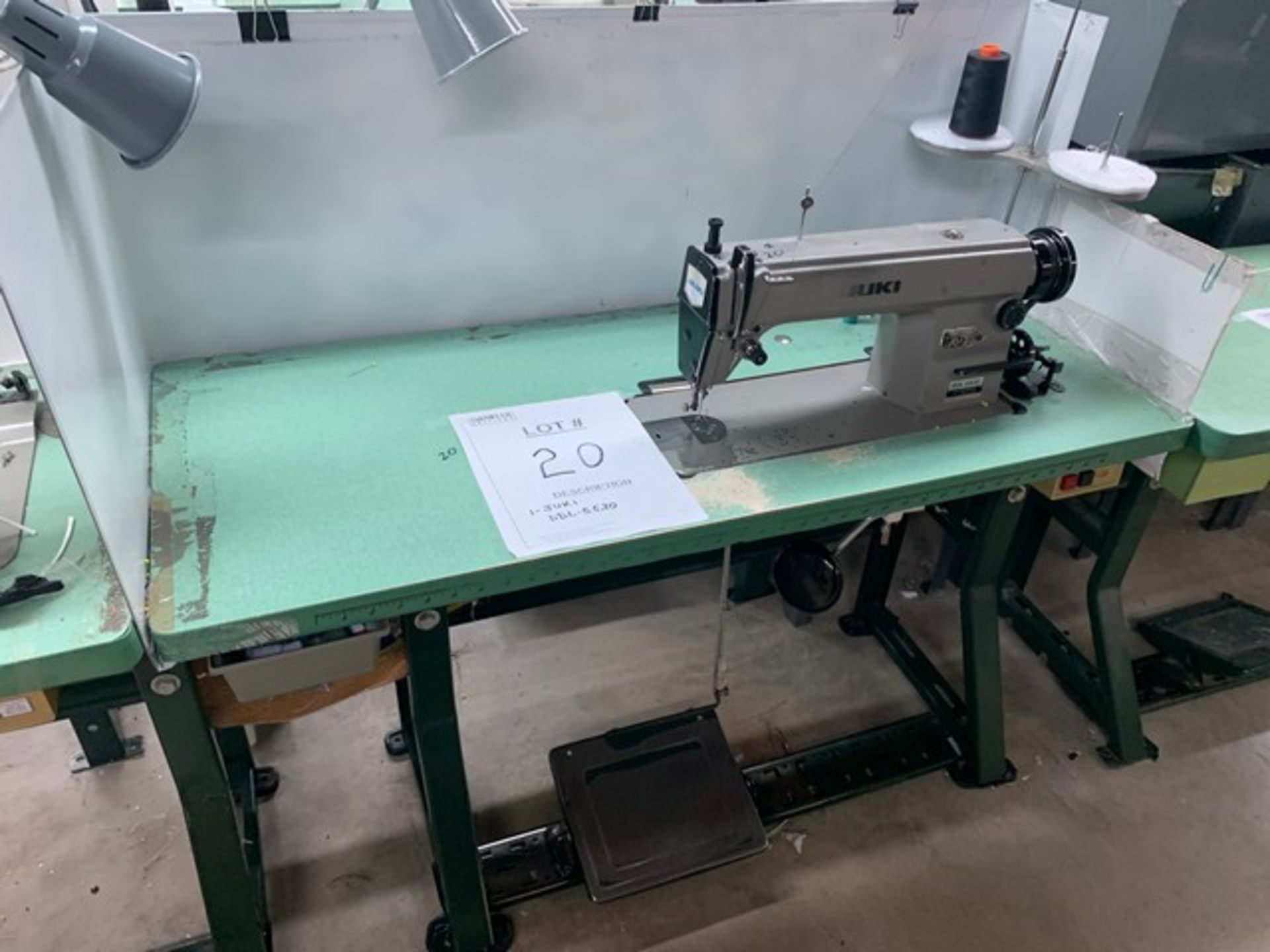 JUKI DDL-5530 SEWING MACHINE WITH MOTOR & STAND