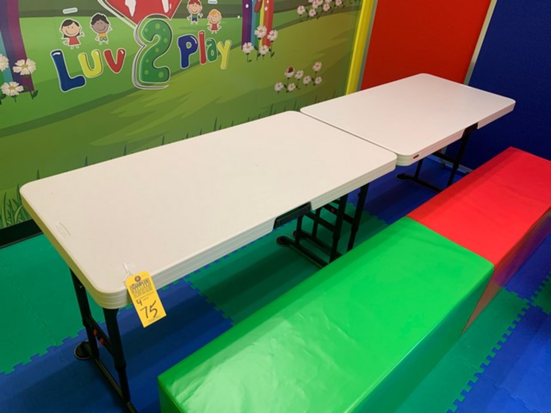 LIFETIME FOLDING TABLES - 4'