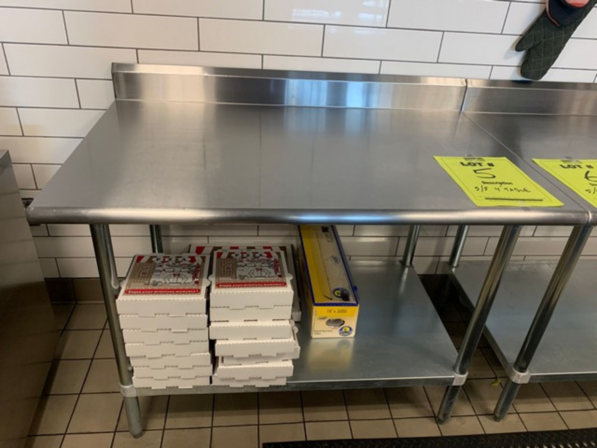 STAINLESS STEEL TABLE WITH UNDERSHELF - 4'