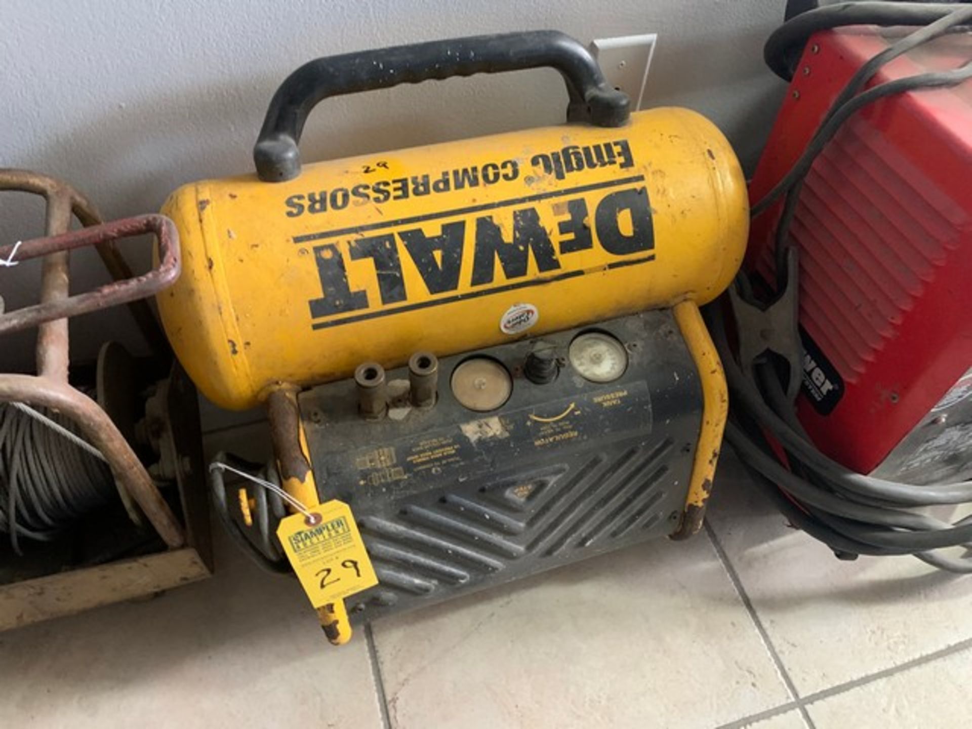 DEWALT PORTABLE AIR COMPRESSOR