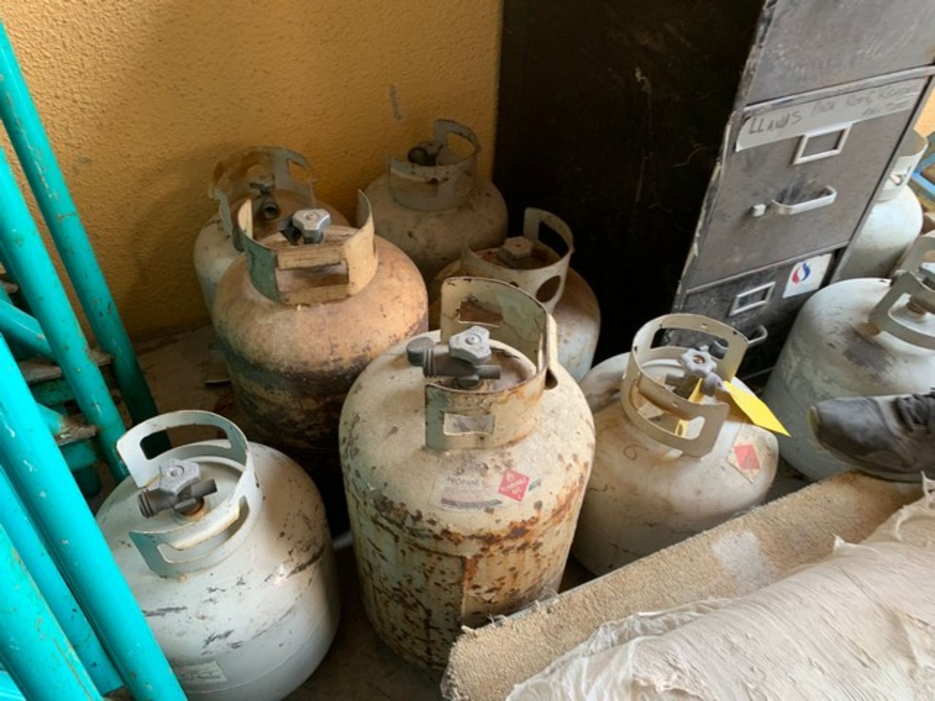 ASSORTED PROPANE TANKS - Image 2 of 2