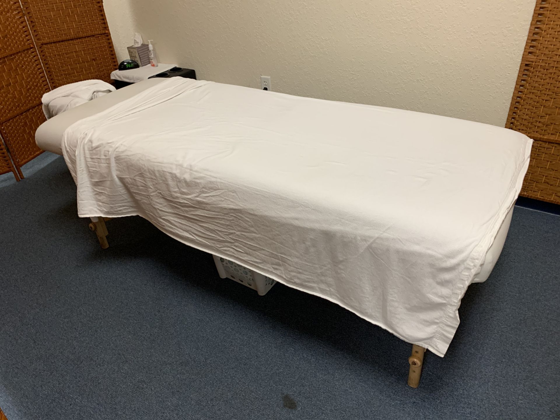 OAK WORKS KELA MASSAGE BED