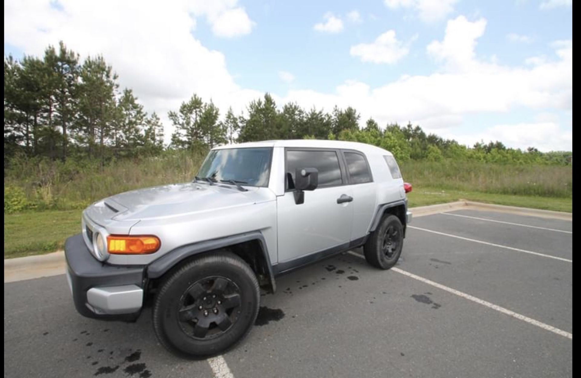 2007 TOYOTA FJ CRUISER - VIN #JTEZU11F270004366 - GRAY - APPROXIMATELY 180,170 MILES - Image 2 of 8