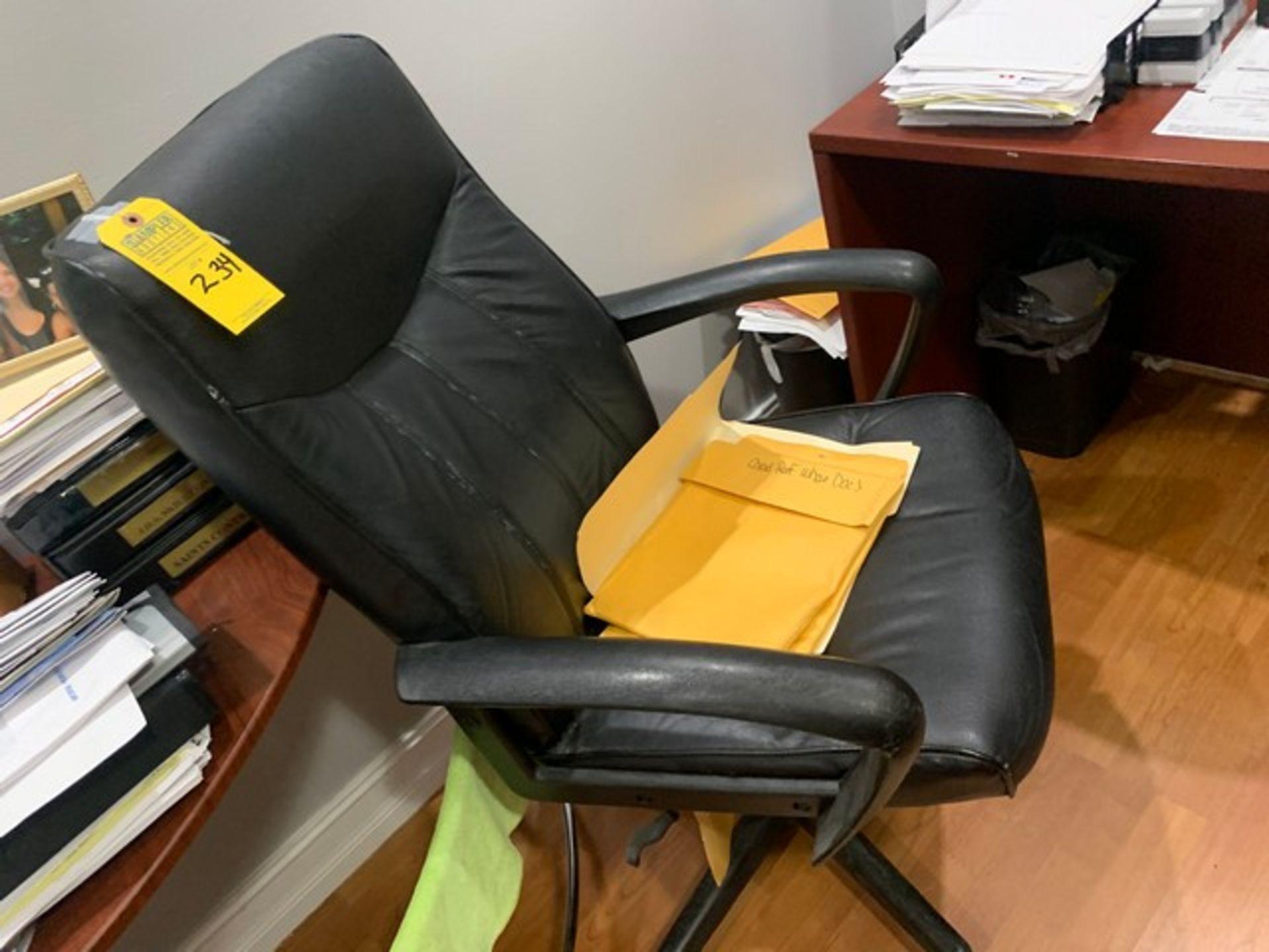 ROLLING OFFICE CHAIR