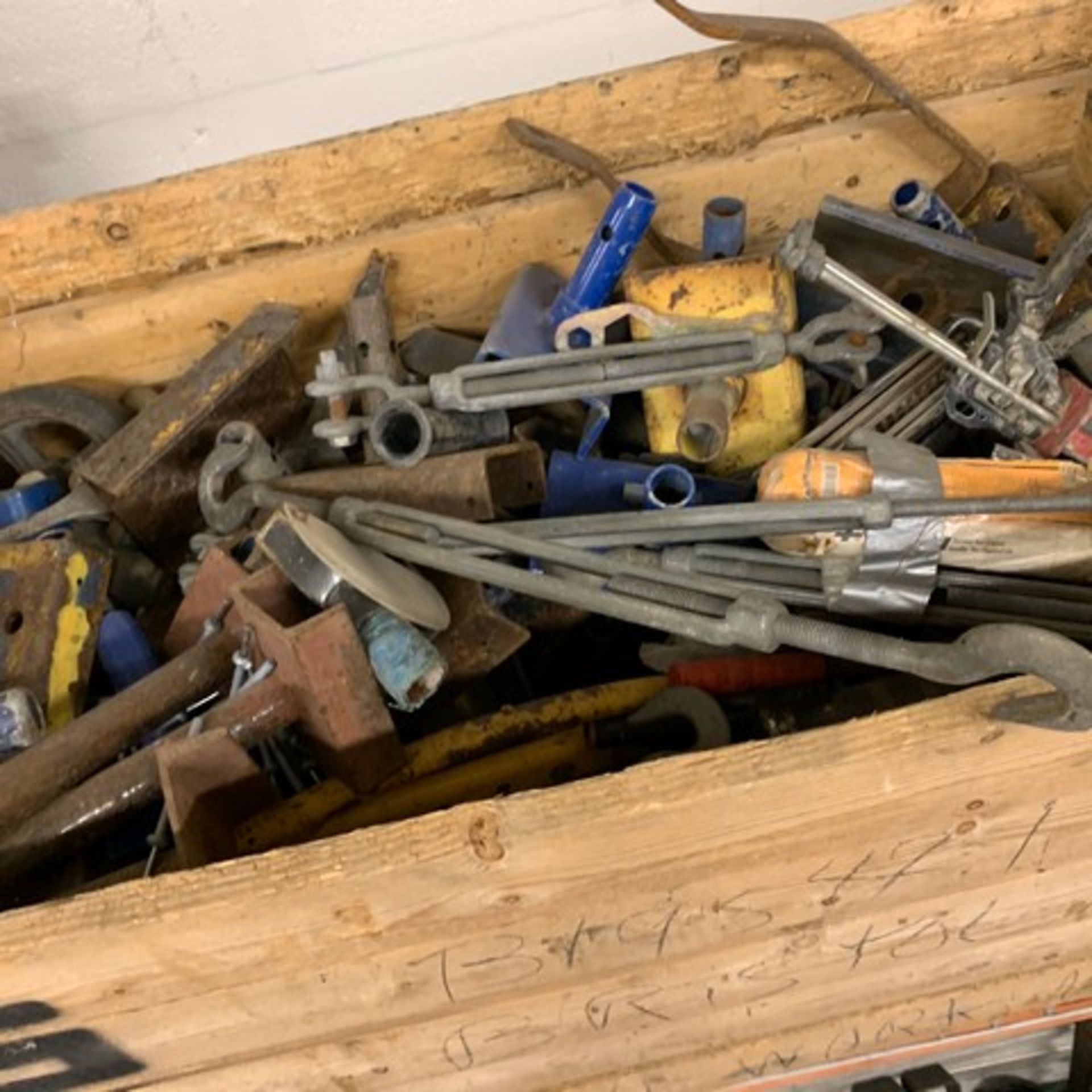 LOT HAND TOOLS & HARDWARE - Image 2 of 3