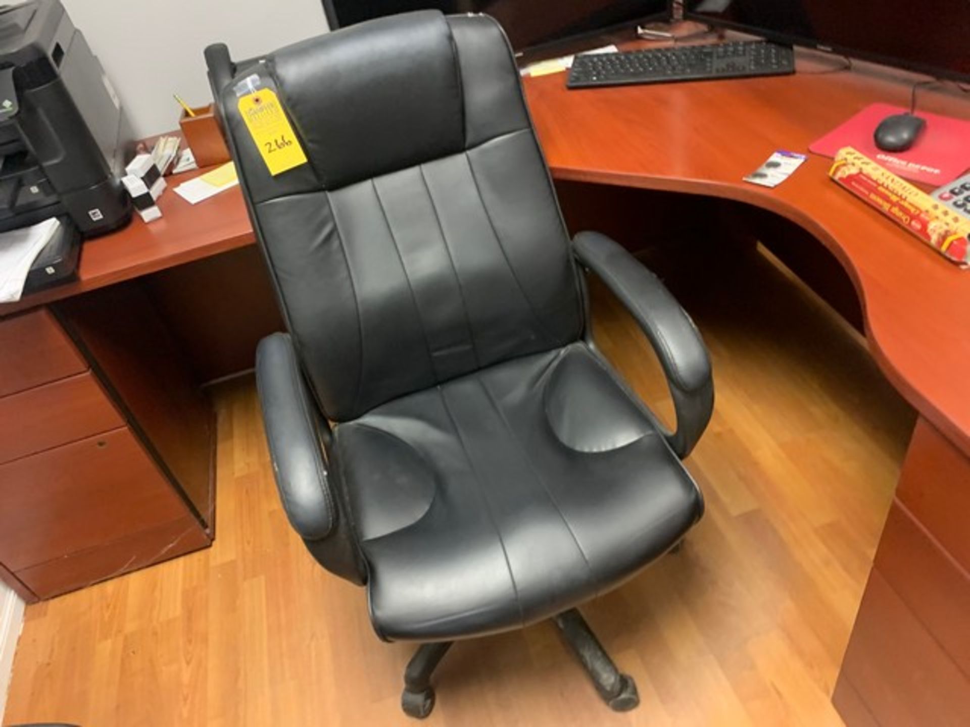 ROLLING OFFICE CHAIR